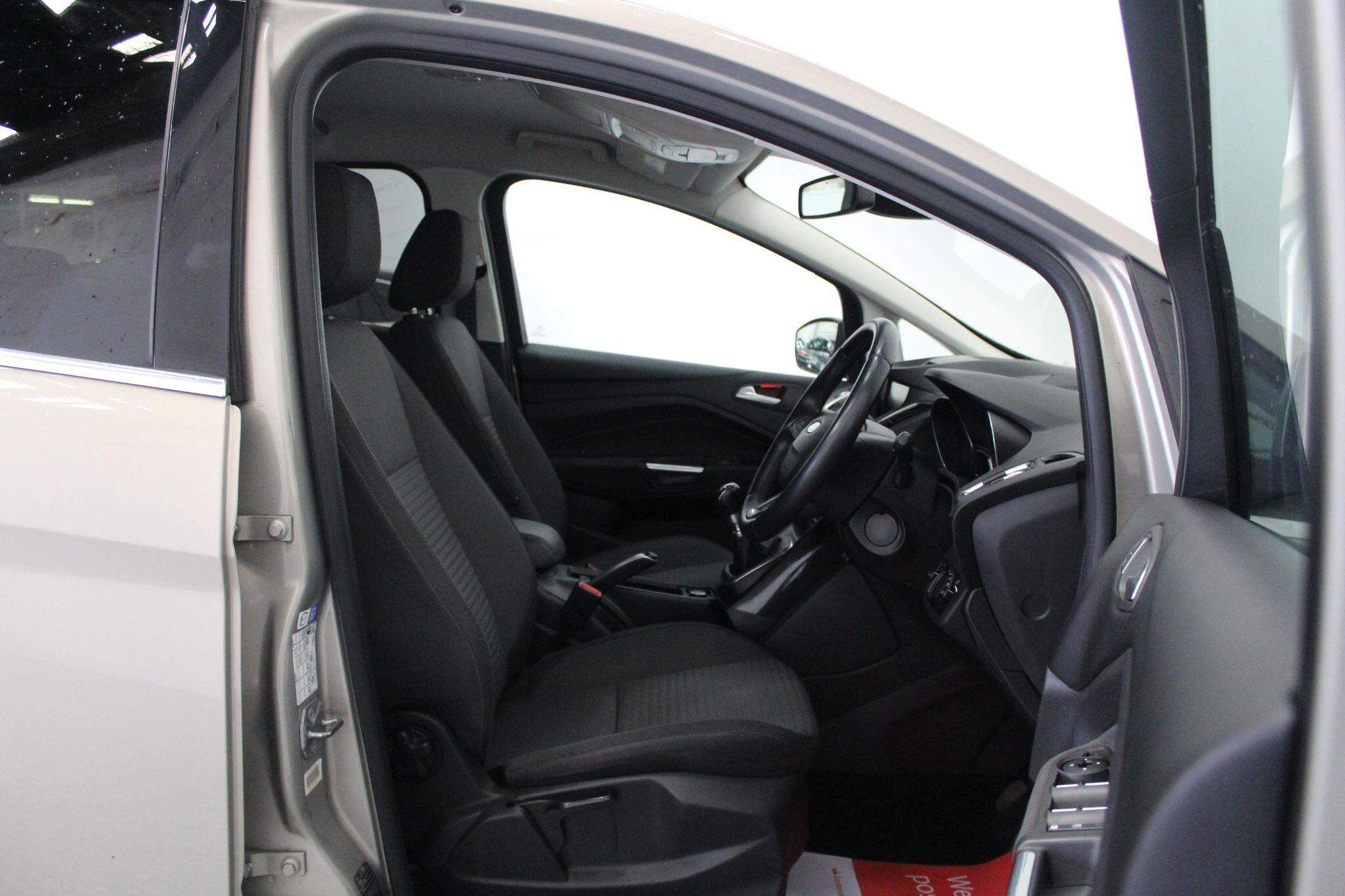 Ford C-Max view 29