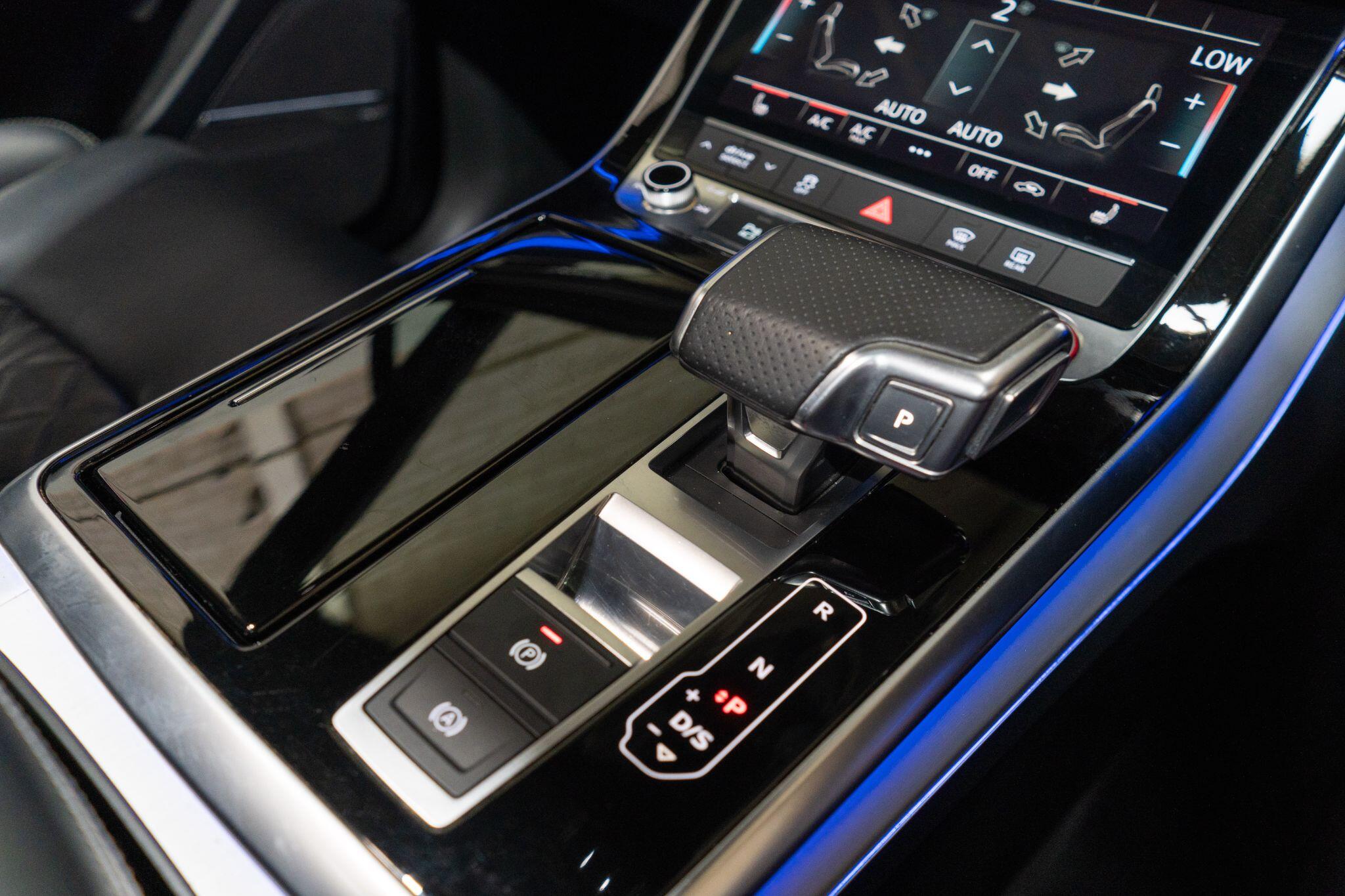 Audi SQ7 view 28