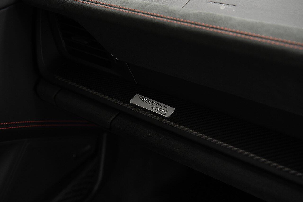 Porsche 911 view 16