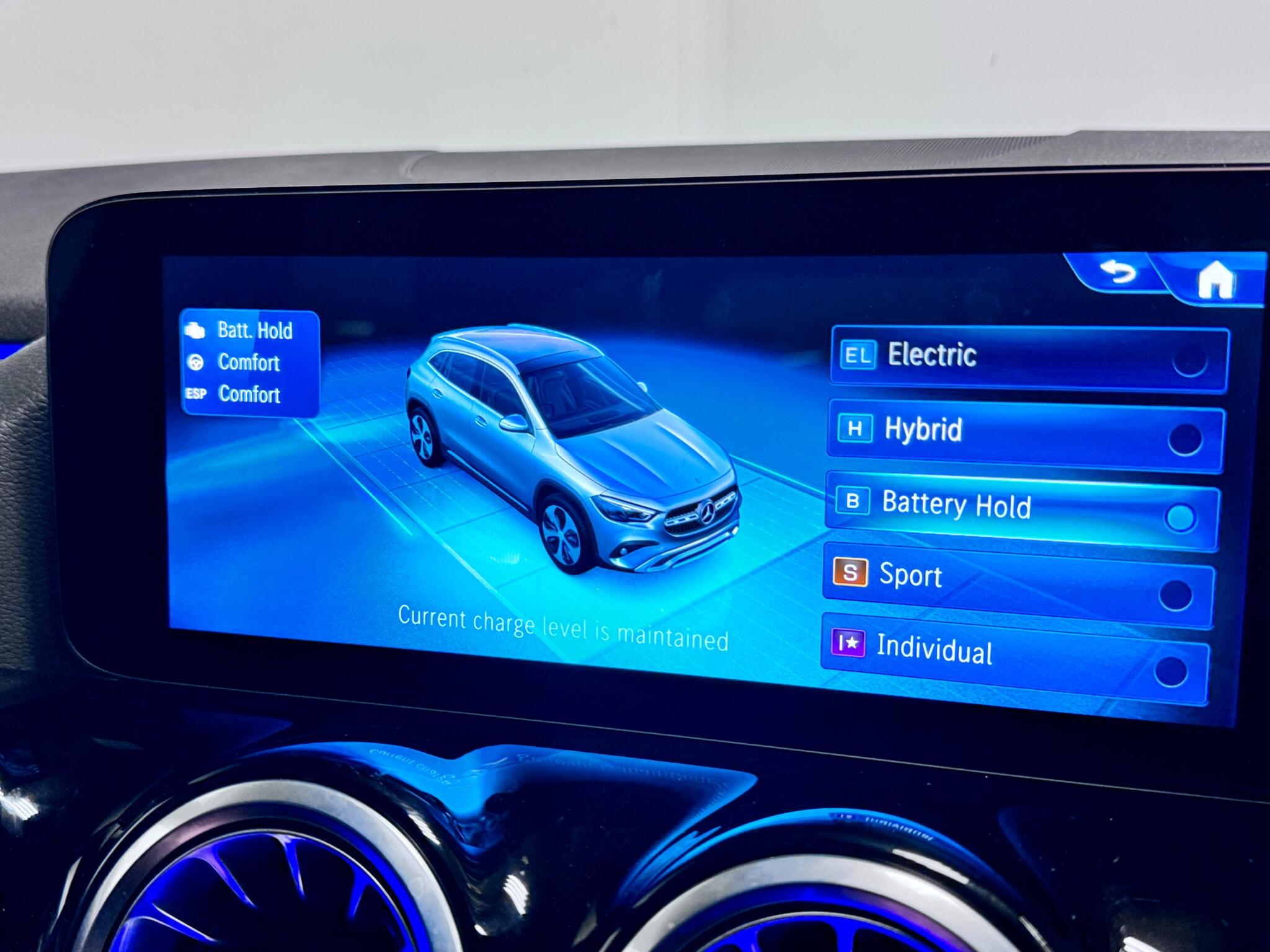 Mercedes-Benz Gla view 56