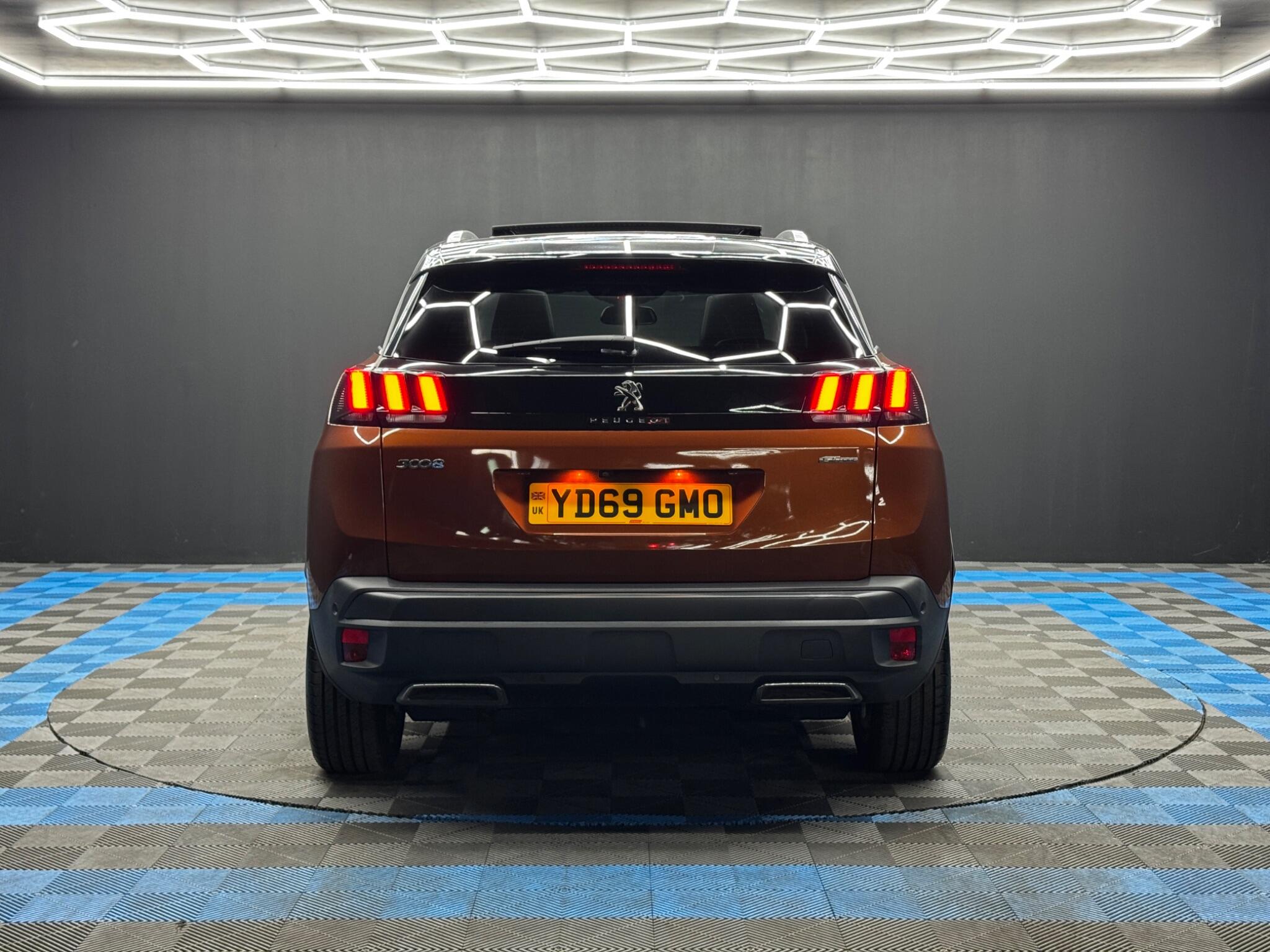 Peugeot 3008 view 6