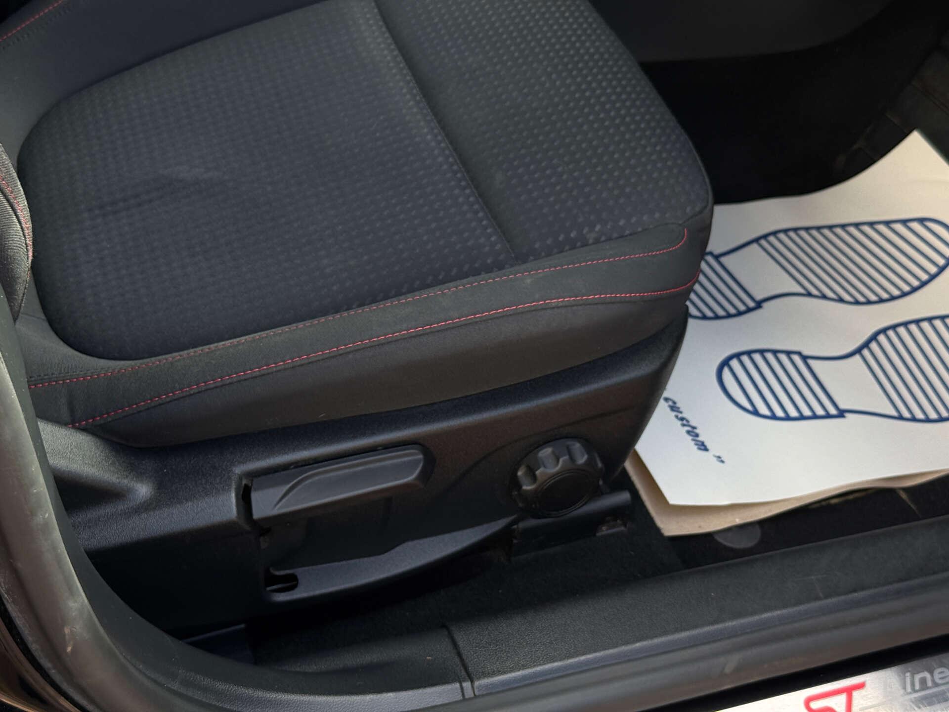 Ford Focus view 21