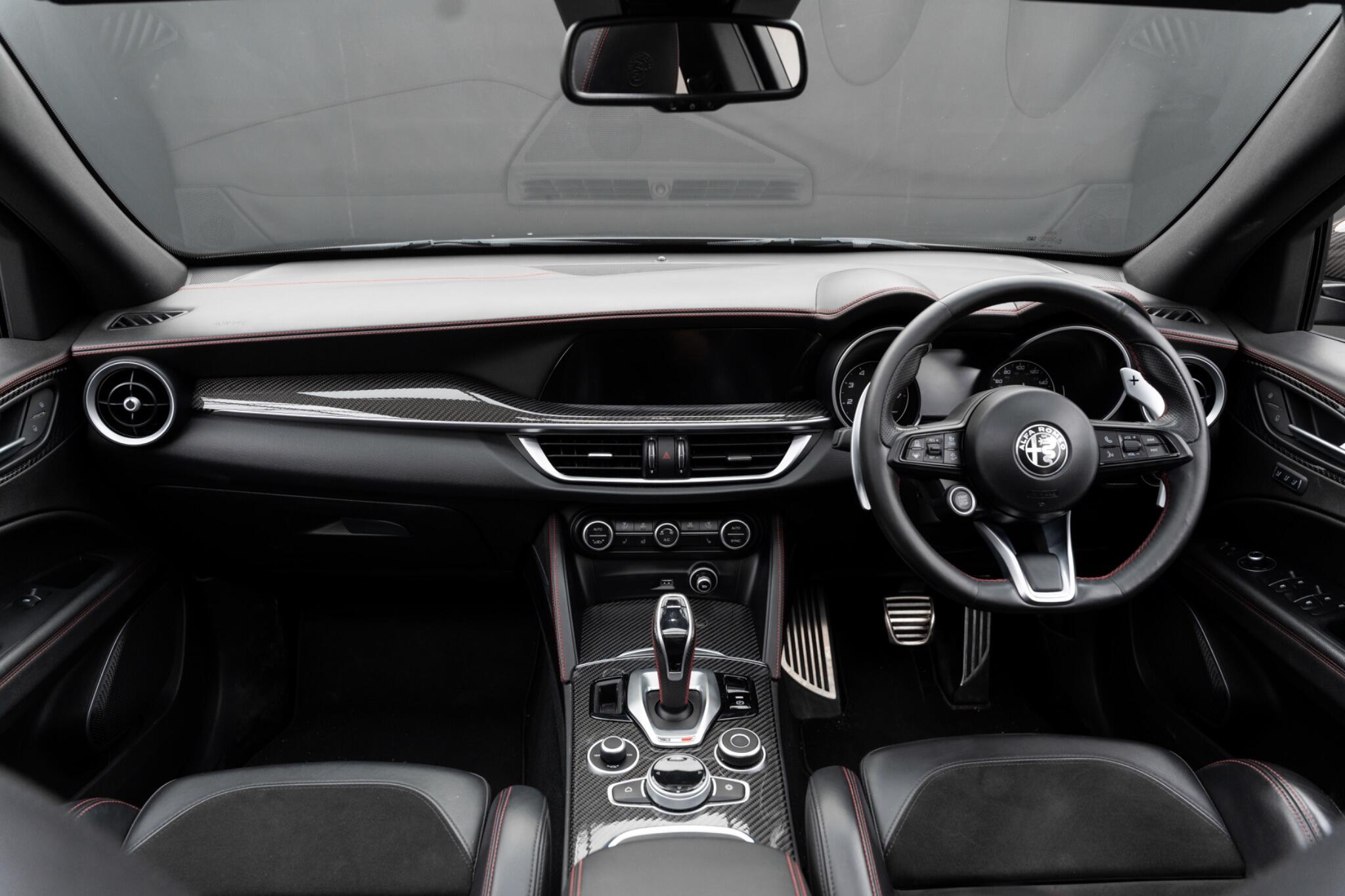 Alfa Romeo Stelvio view 36