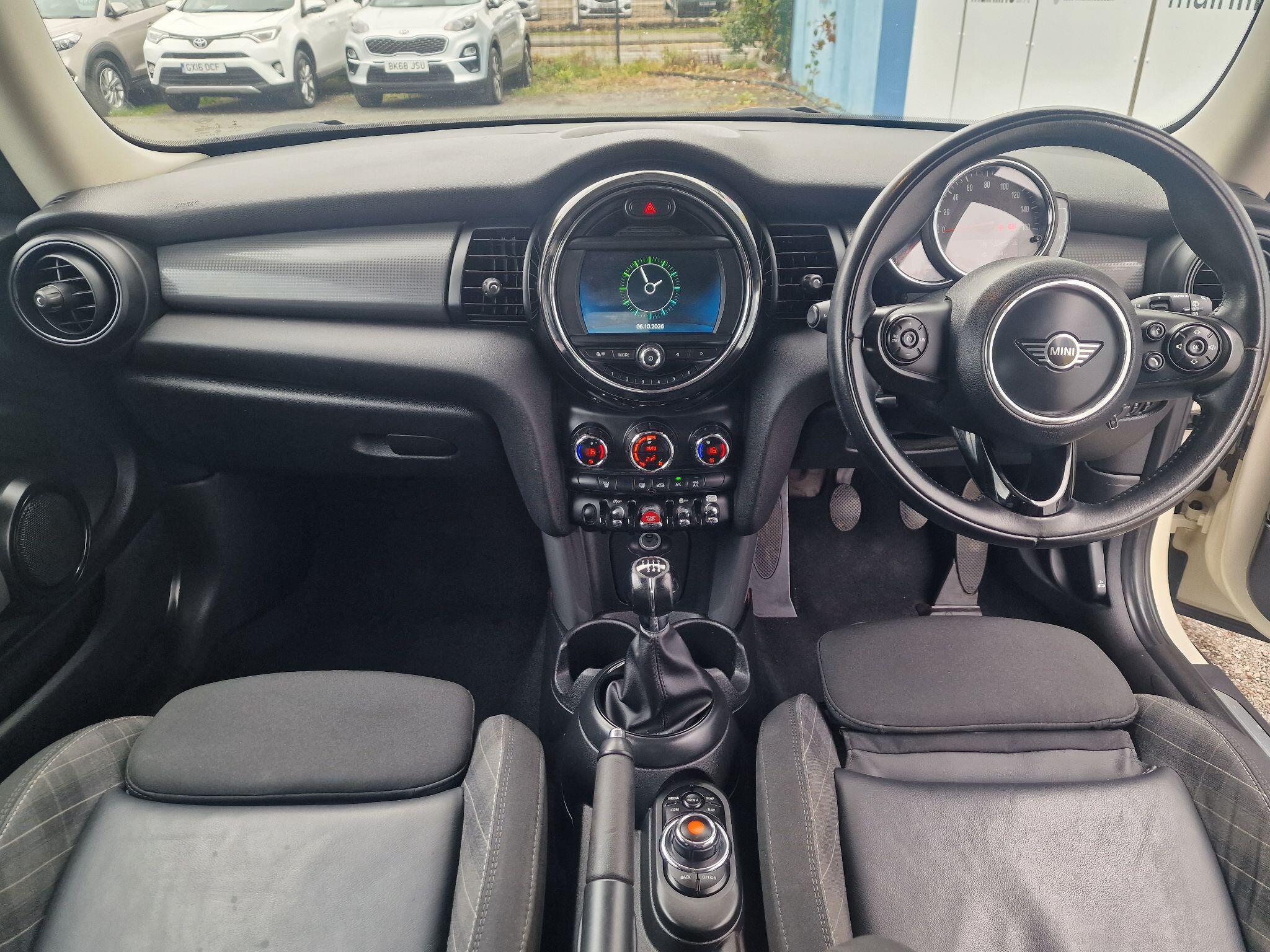 MINI Hatch view 26