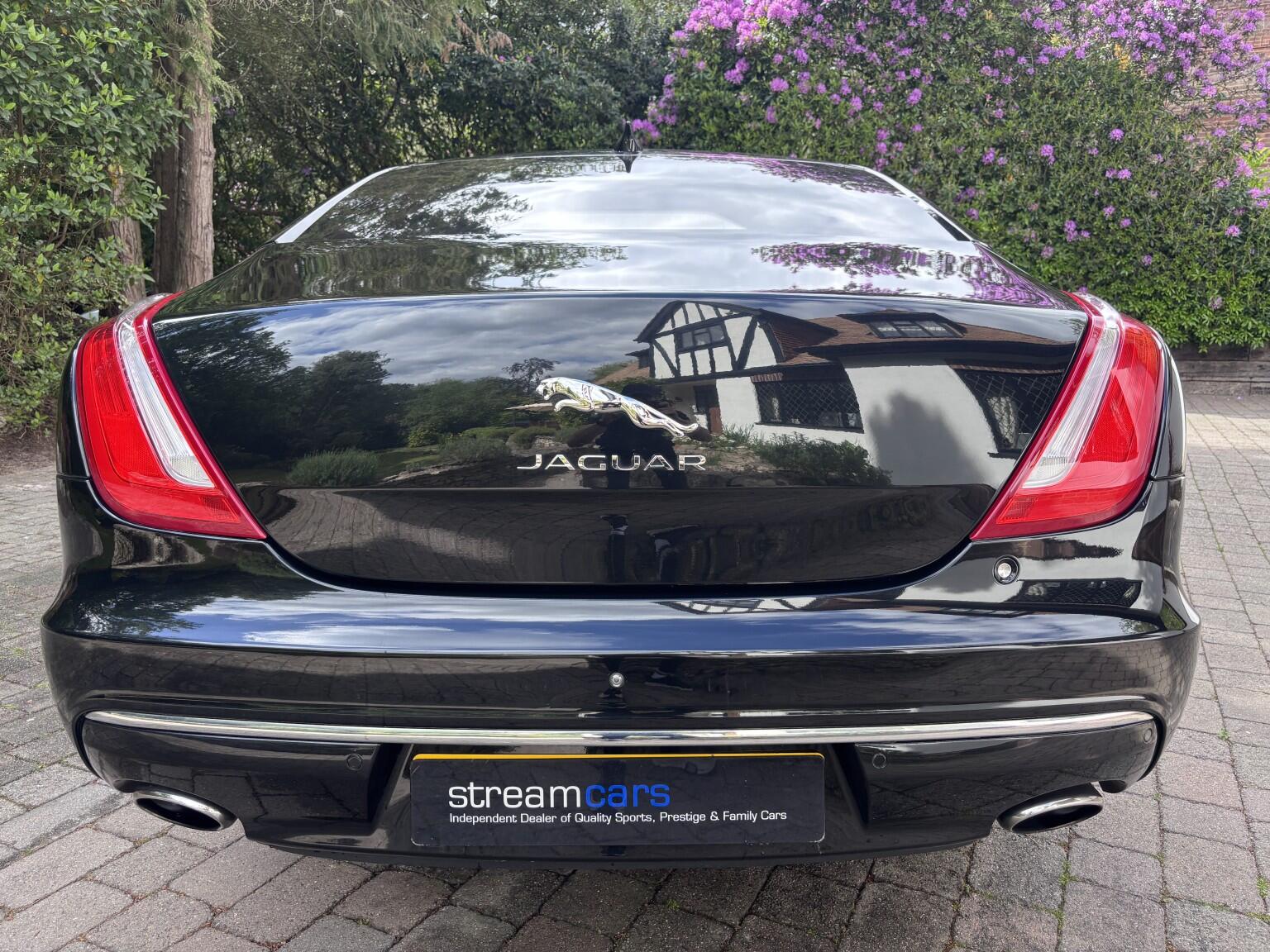 Jaguar XJ view 6