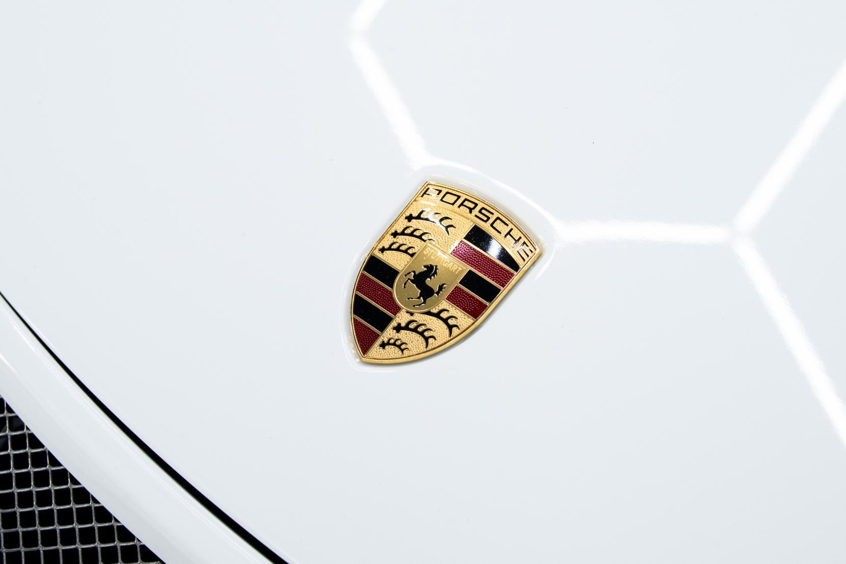 Porsche 911 view 22