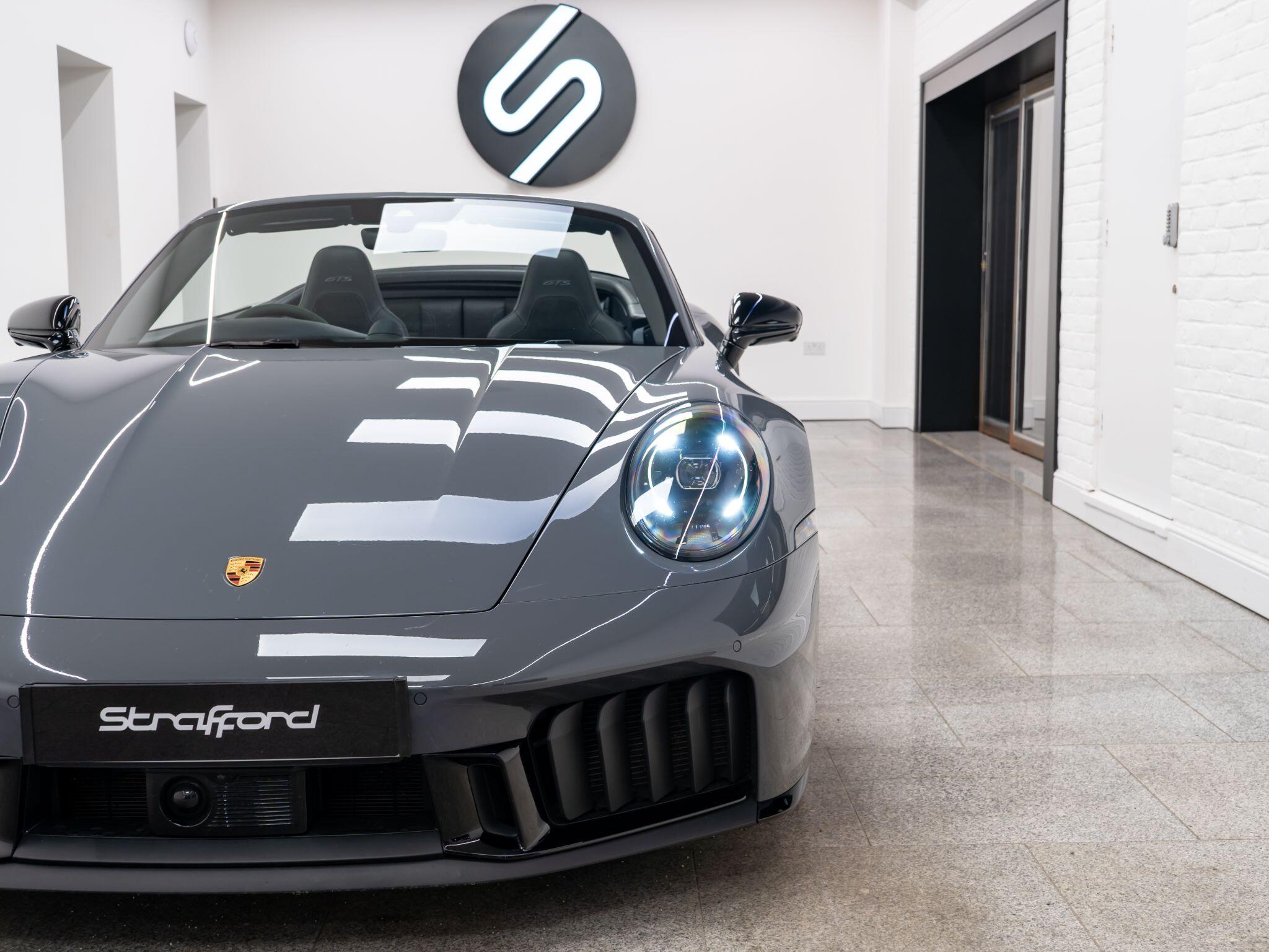 Porsche 911 view 12