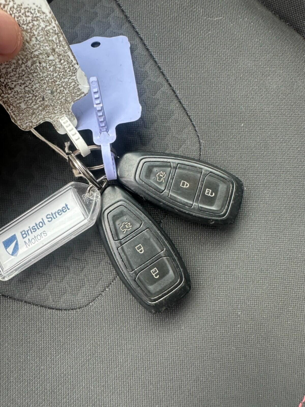 Ford Focus view 34