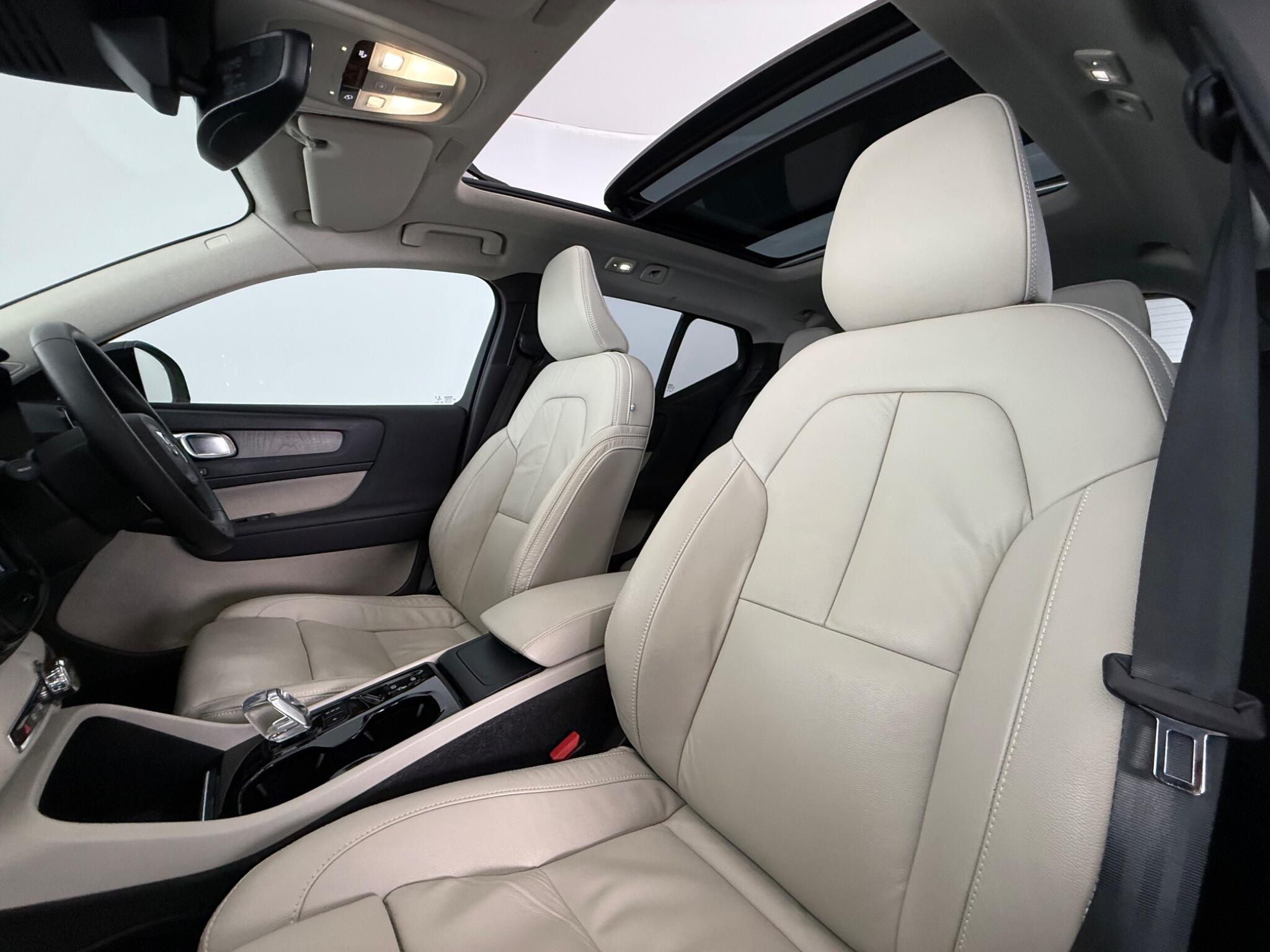 Volvo XC40 view 34