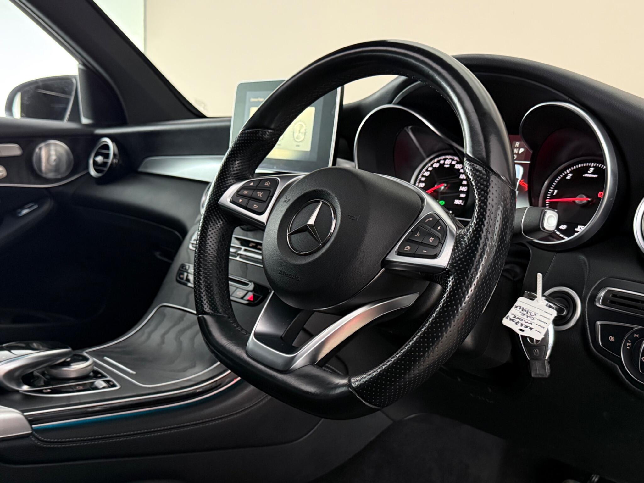 Mercedes-Benz GLC view 3