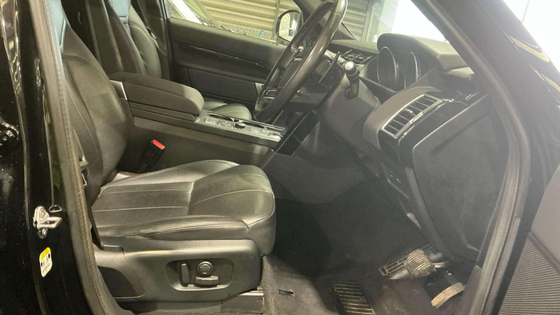 Land Rover Discovery view 11