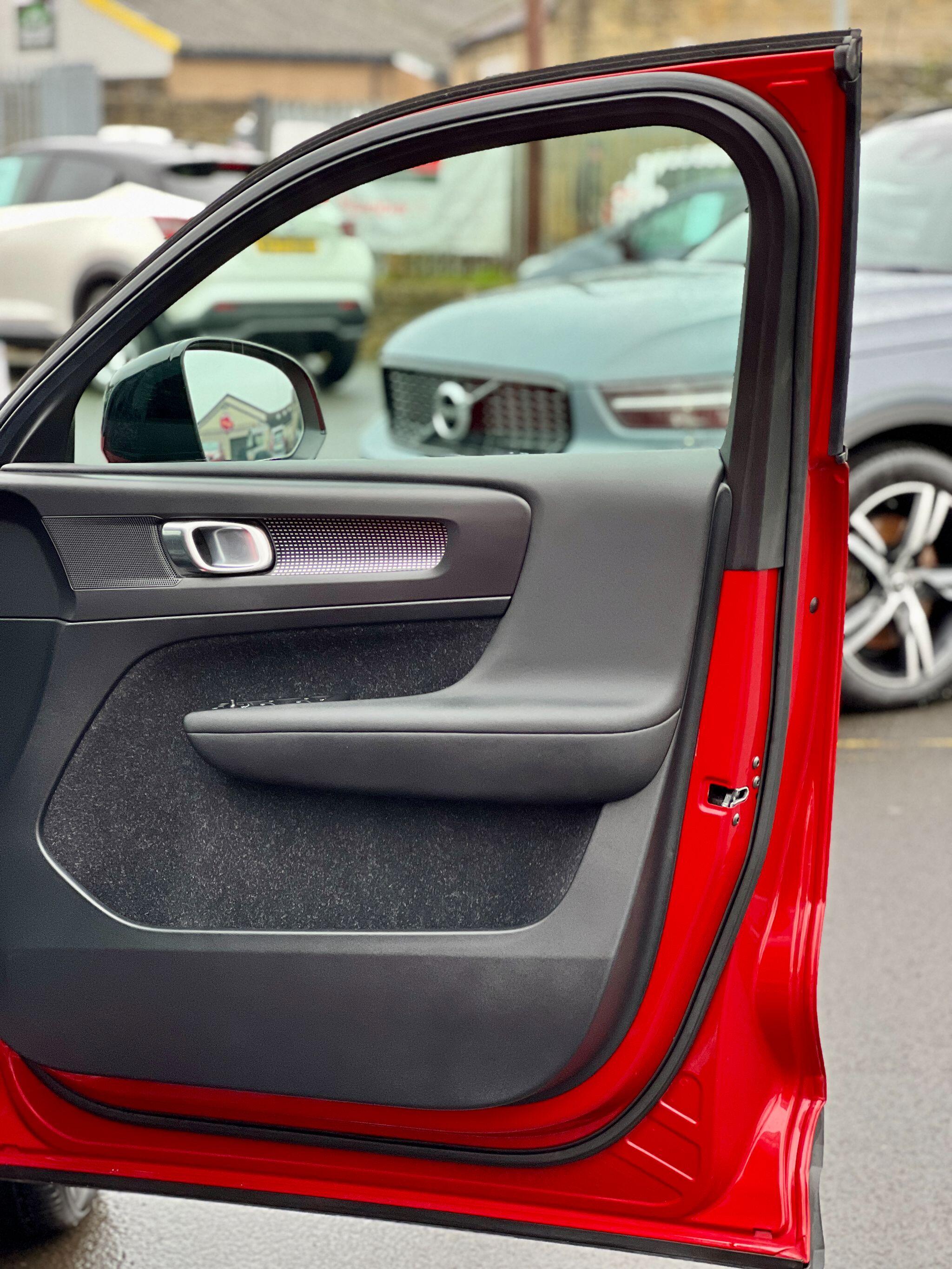 Volvo XC40 view 24