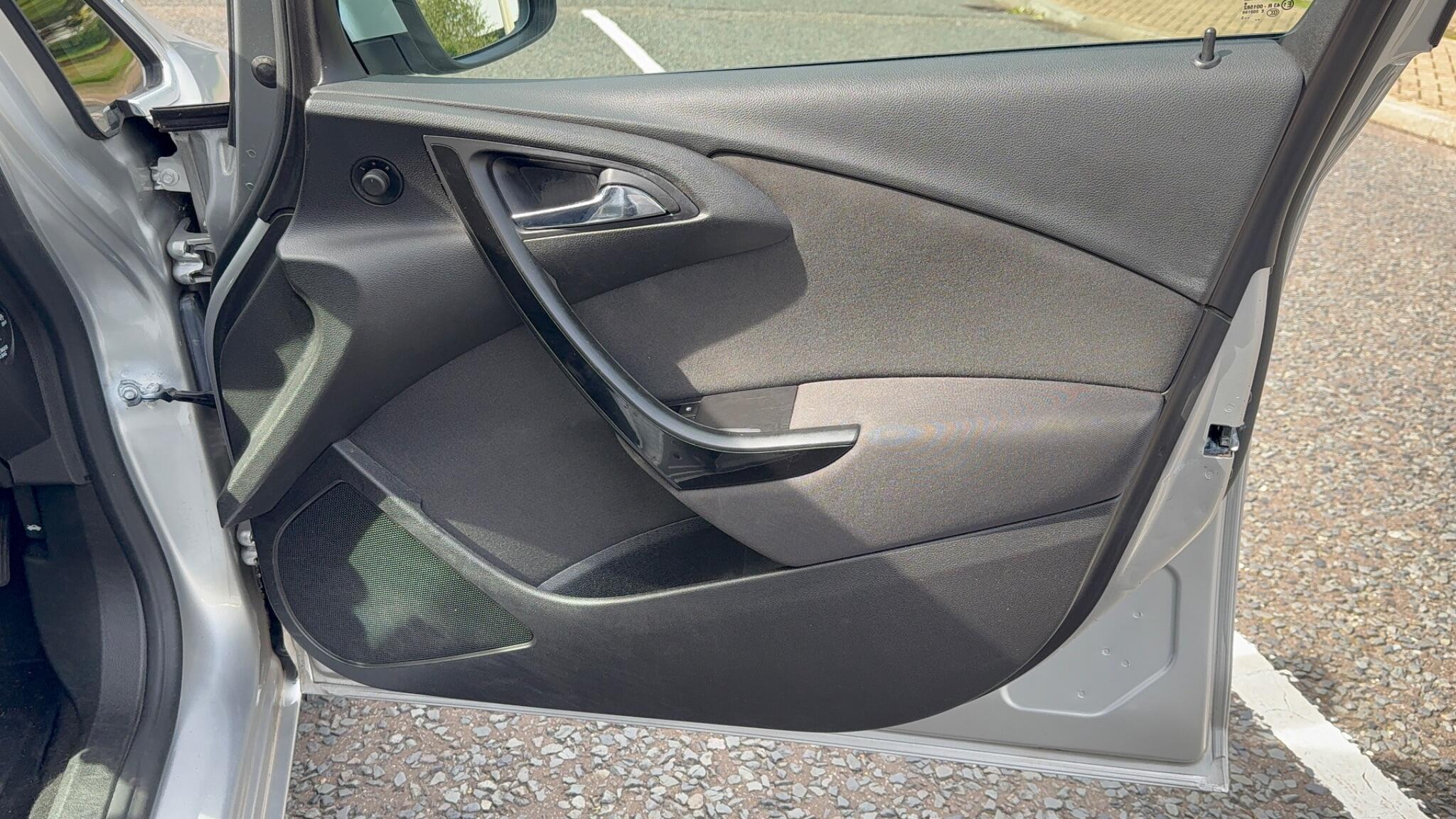 2015 Vauxhall Astra 1.6i SRi Euro 6 5dr • 60,200 miles image 29