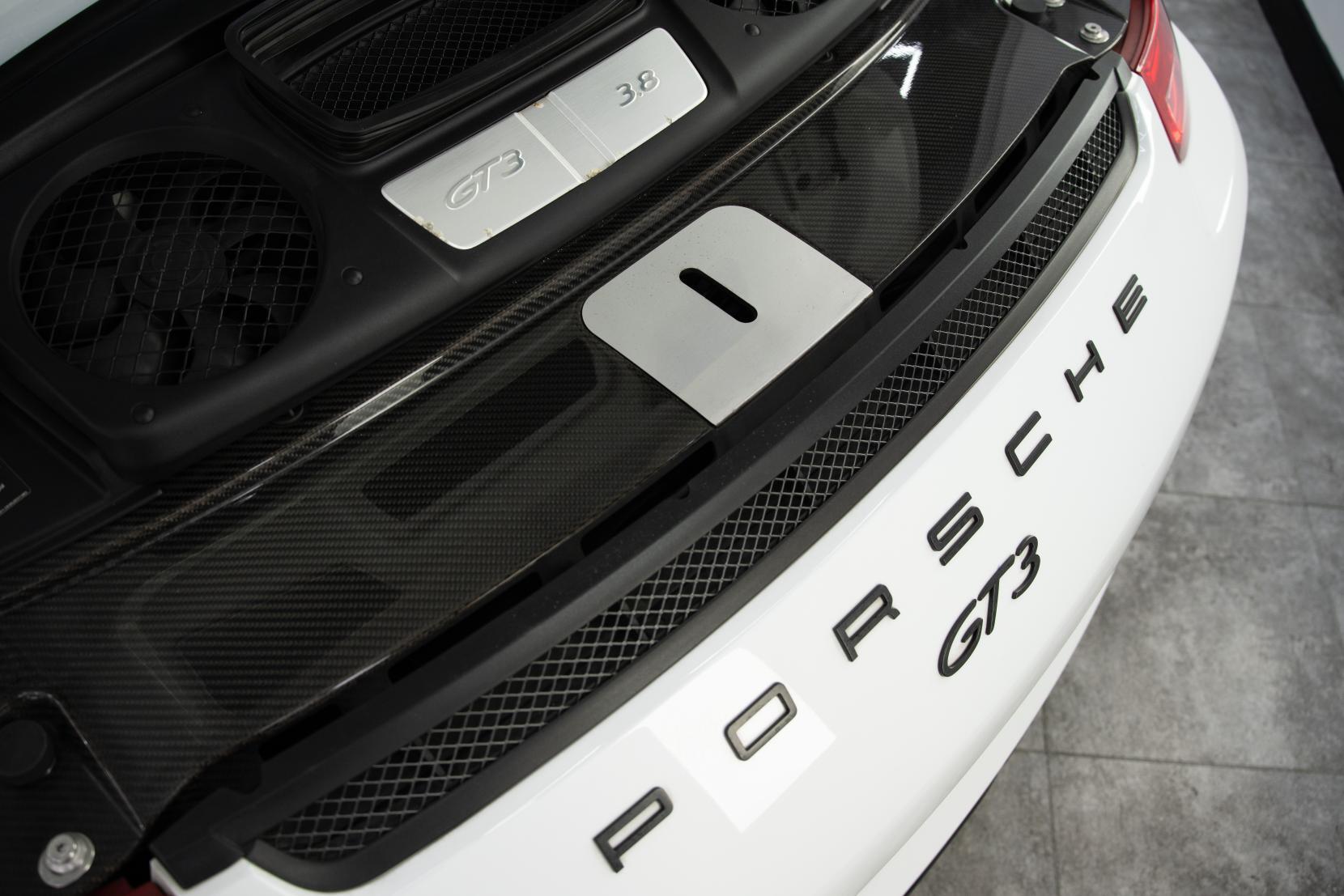 Porsche 911 view 32