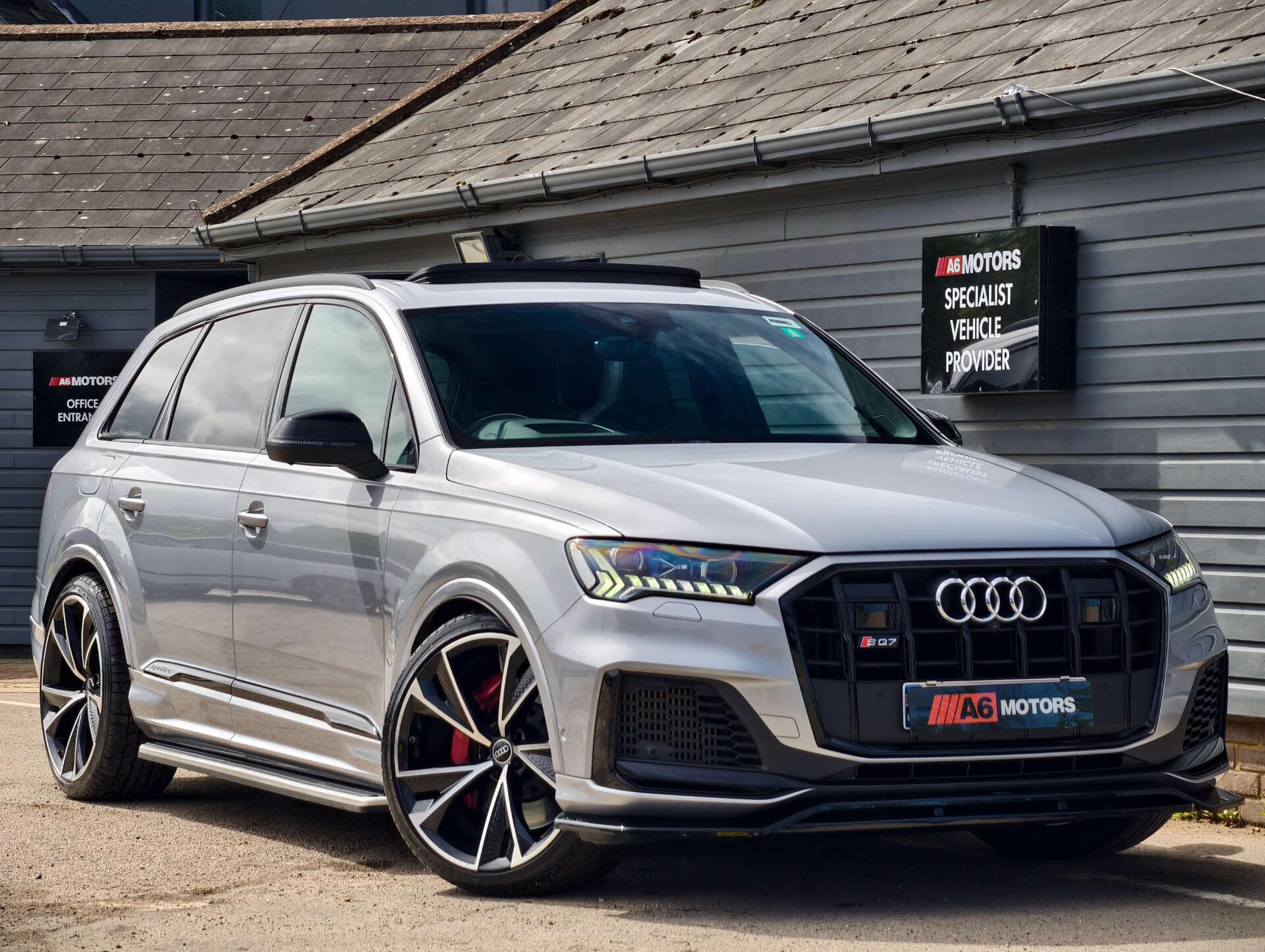 Audi SQ7 view 8