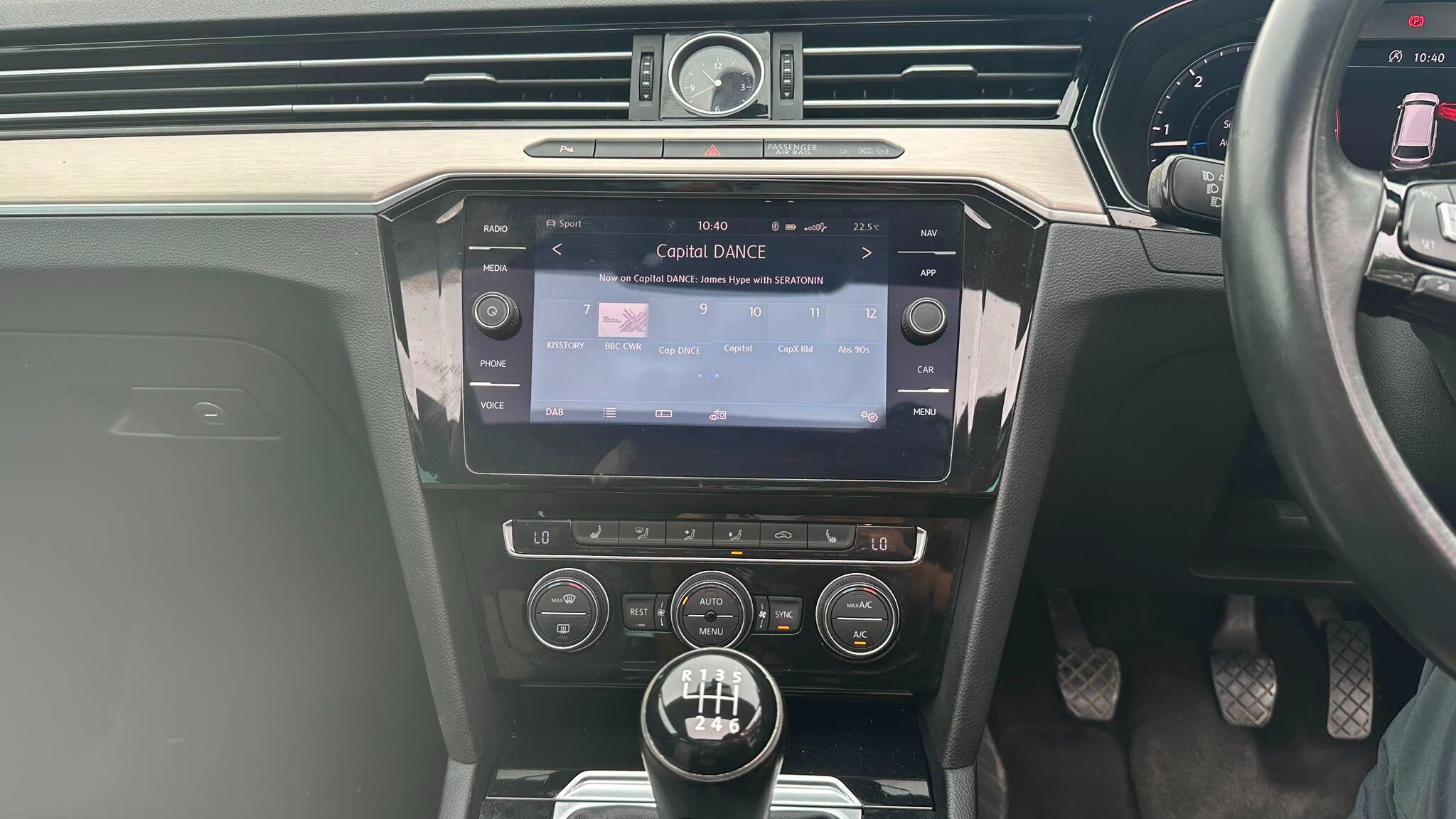 Volkswagen Passat view 14