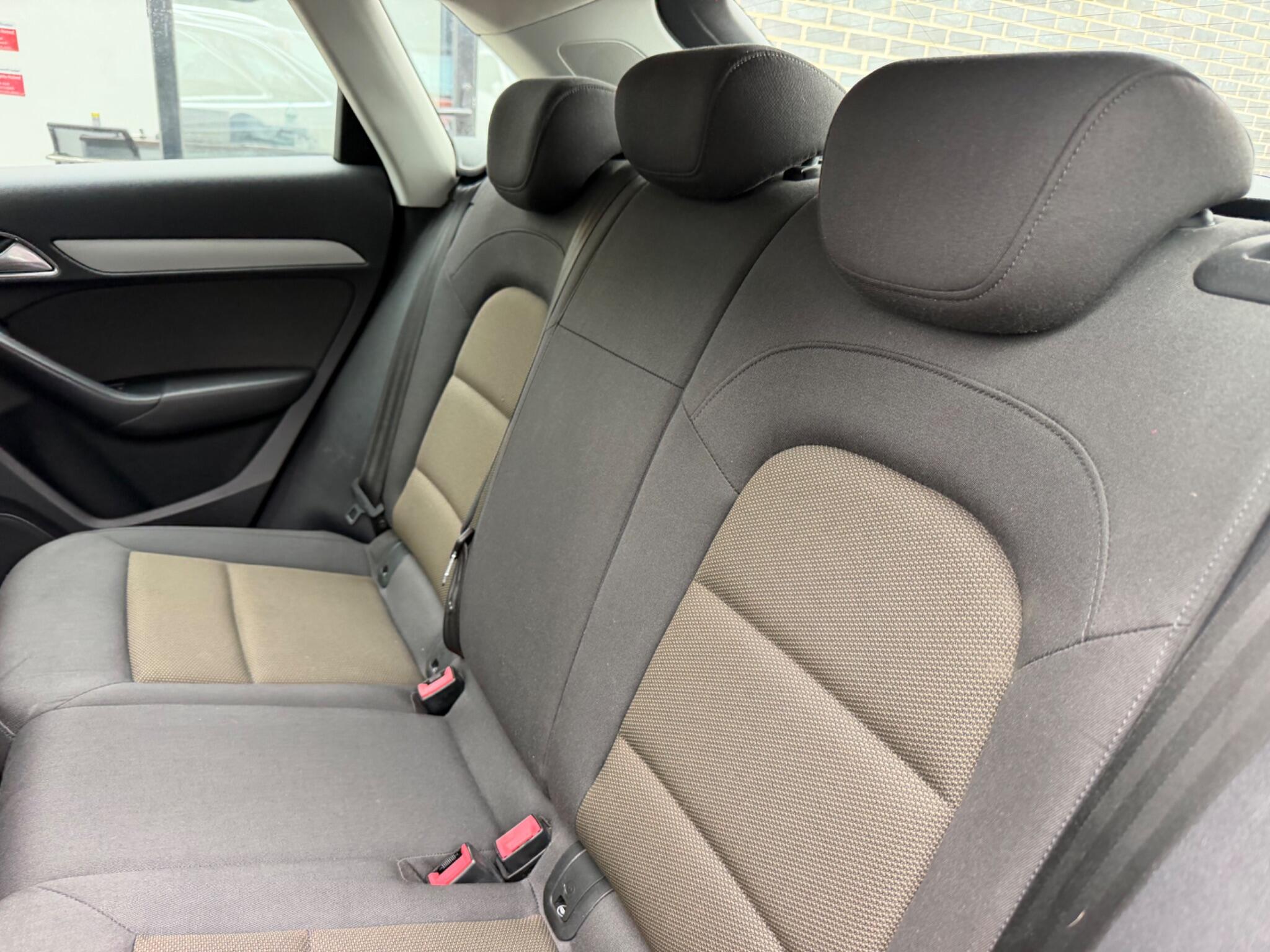 Audi Q3 view 28