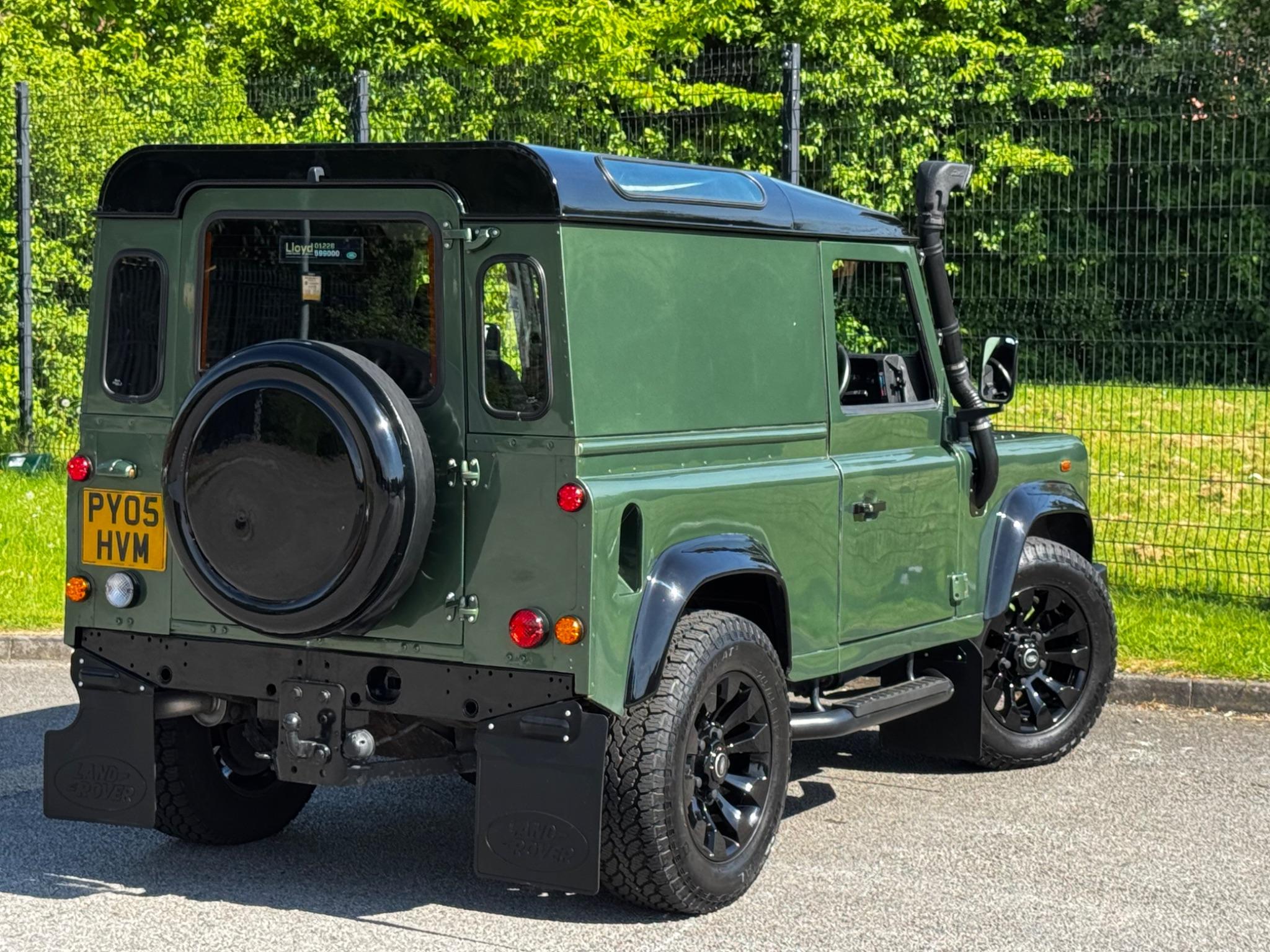 Land Rover Defender view 13