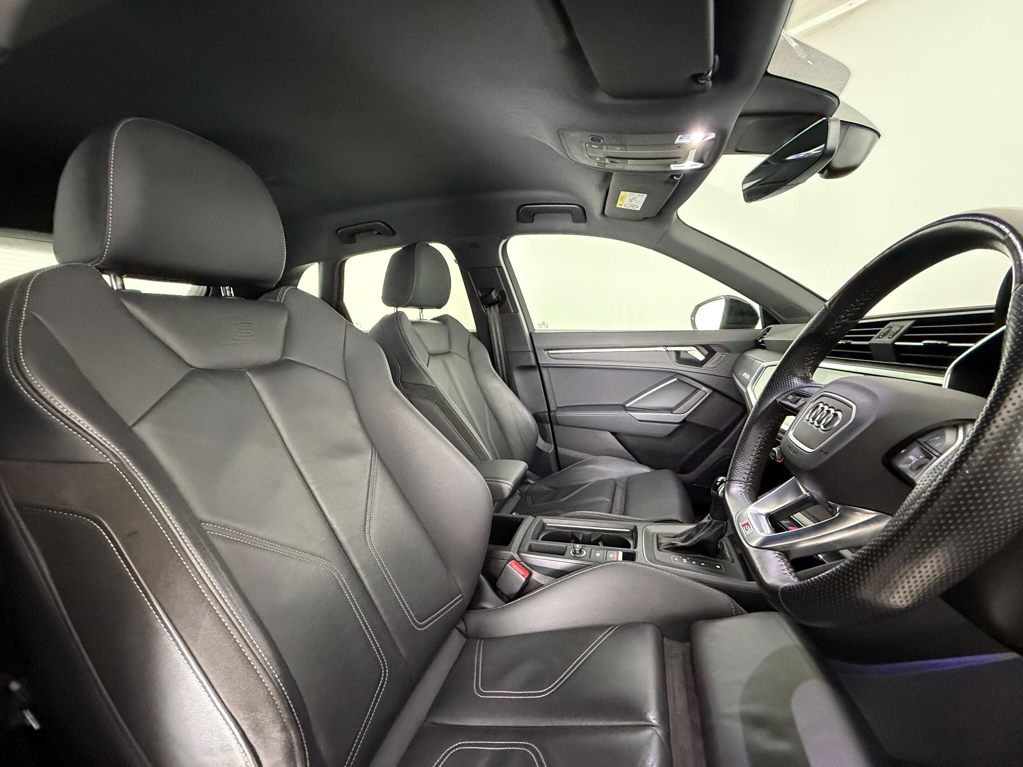 Audi Q3 view 13