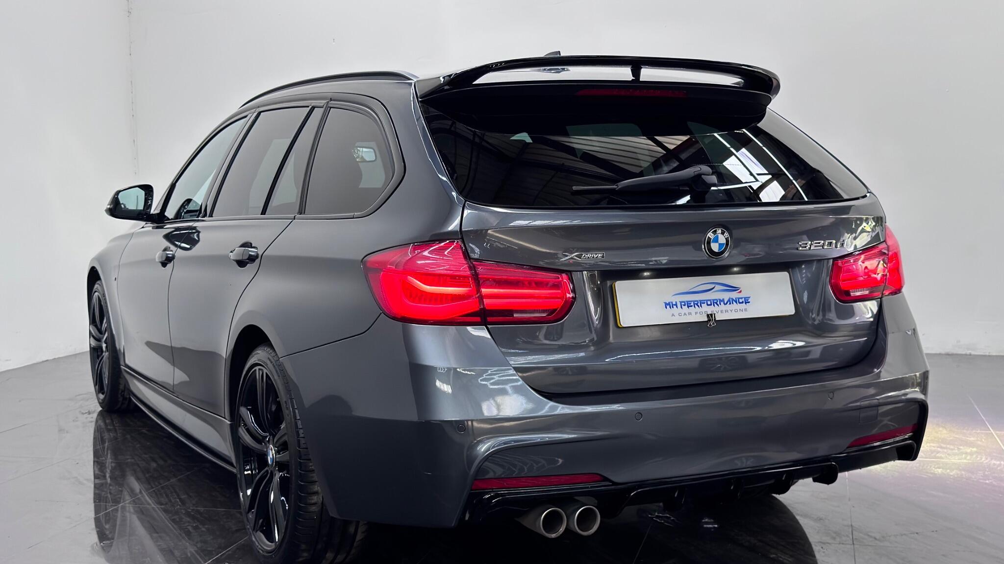 BMW 3 Series view 22