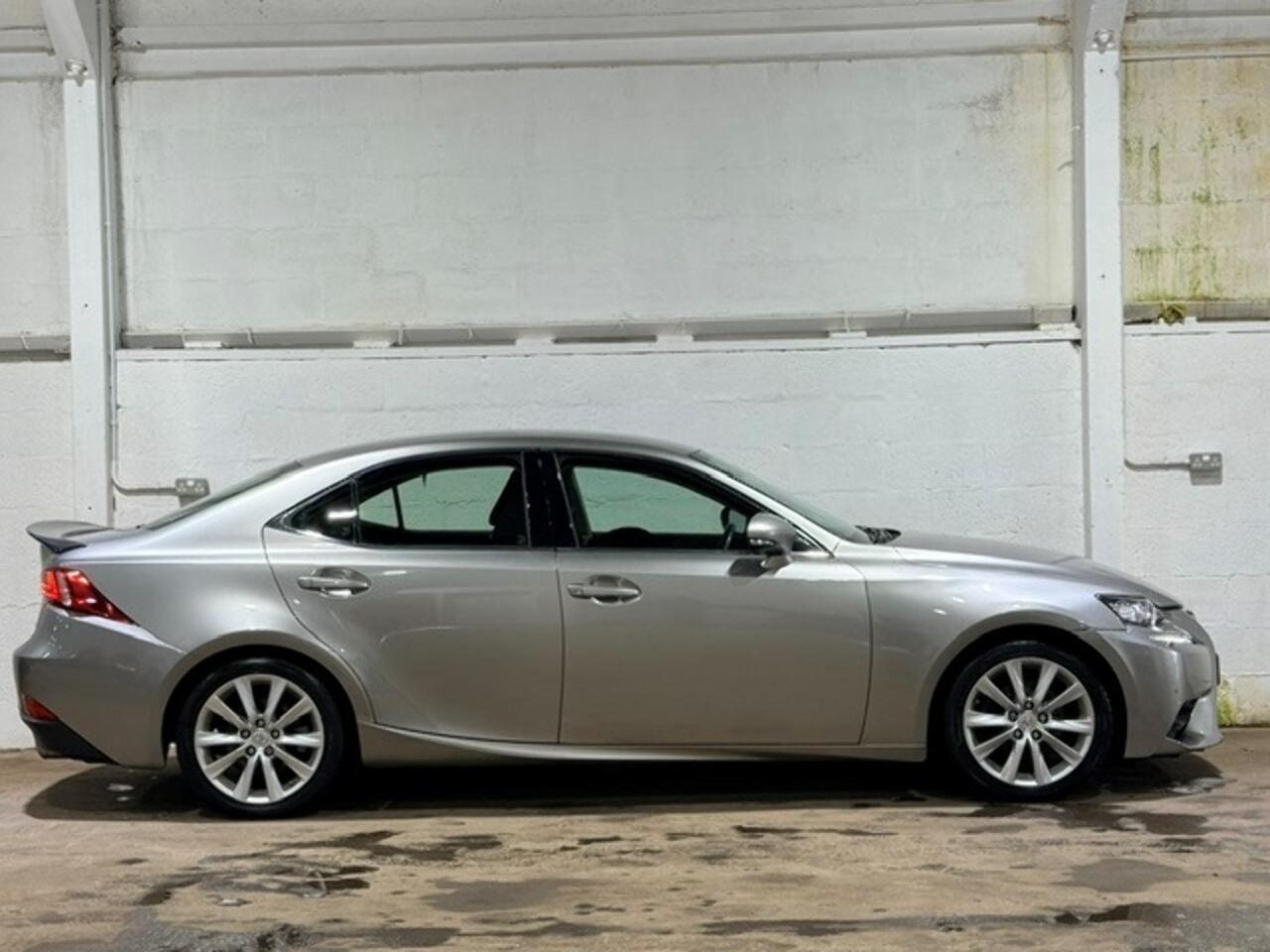 Lexus IS view 38