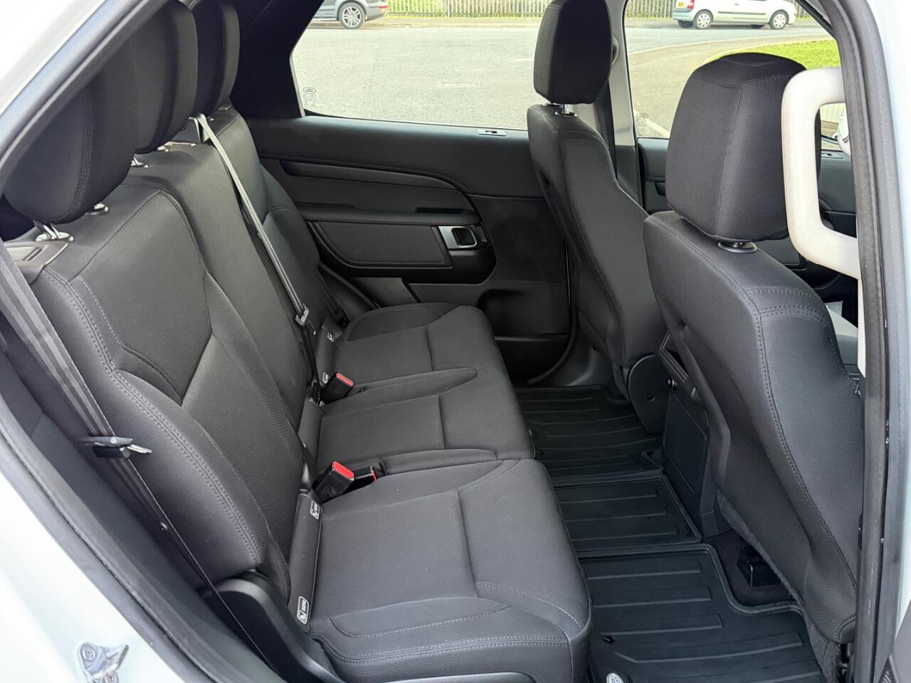 Land Rover Discovery view 16