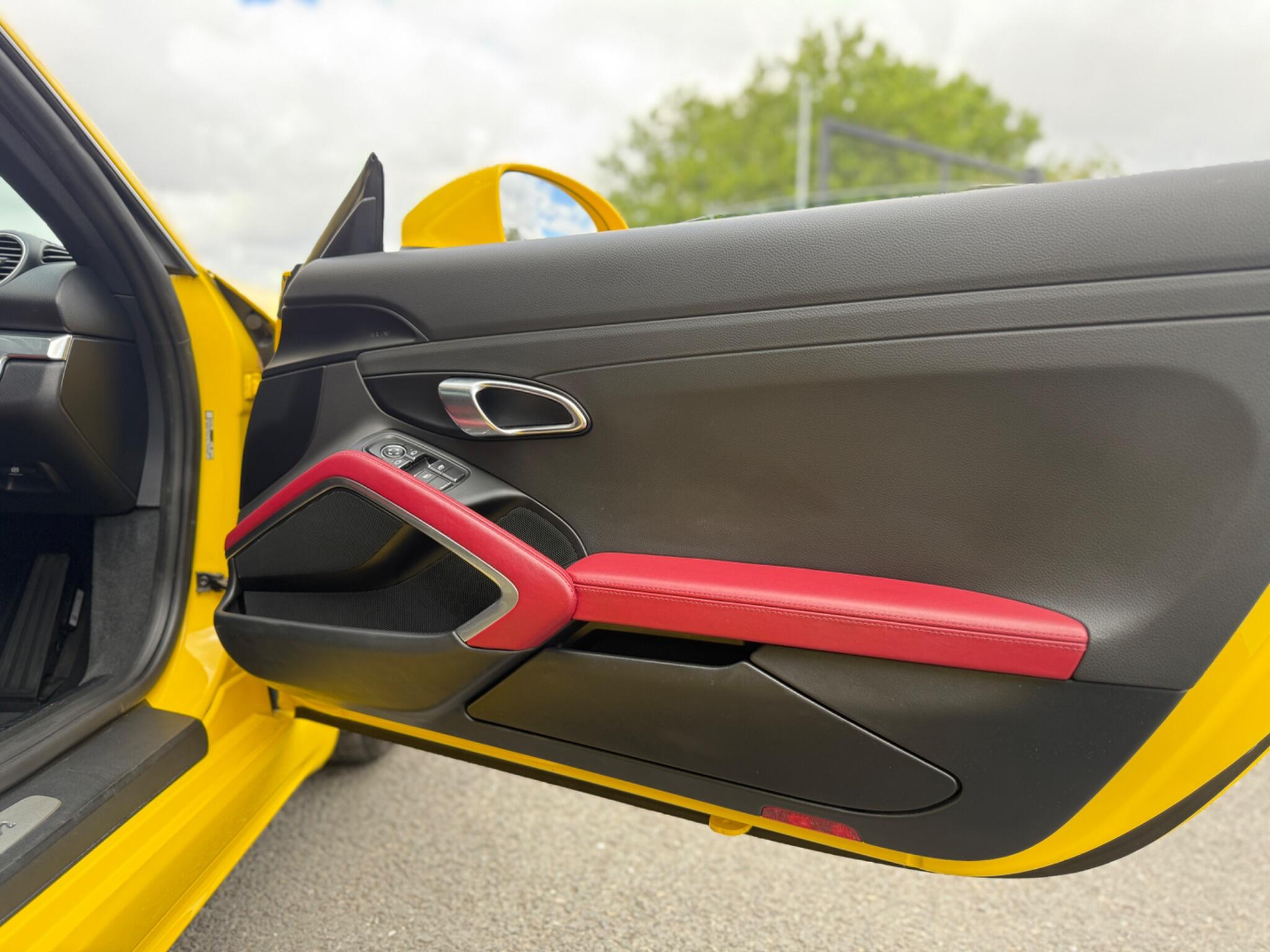 Porsche 718 Cayman view 20