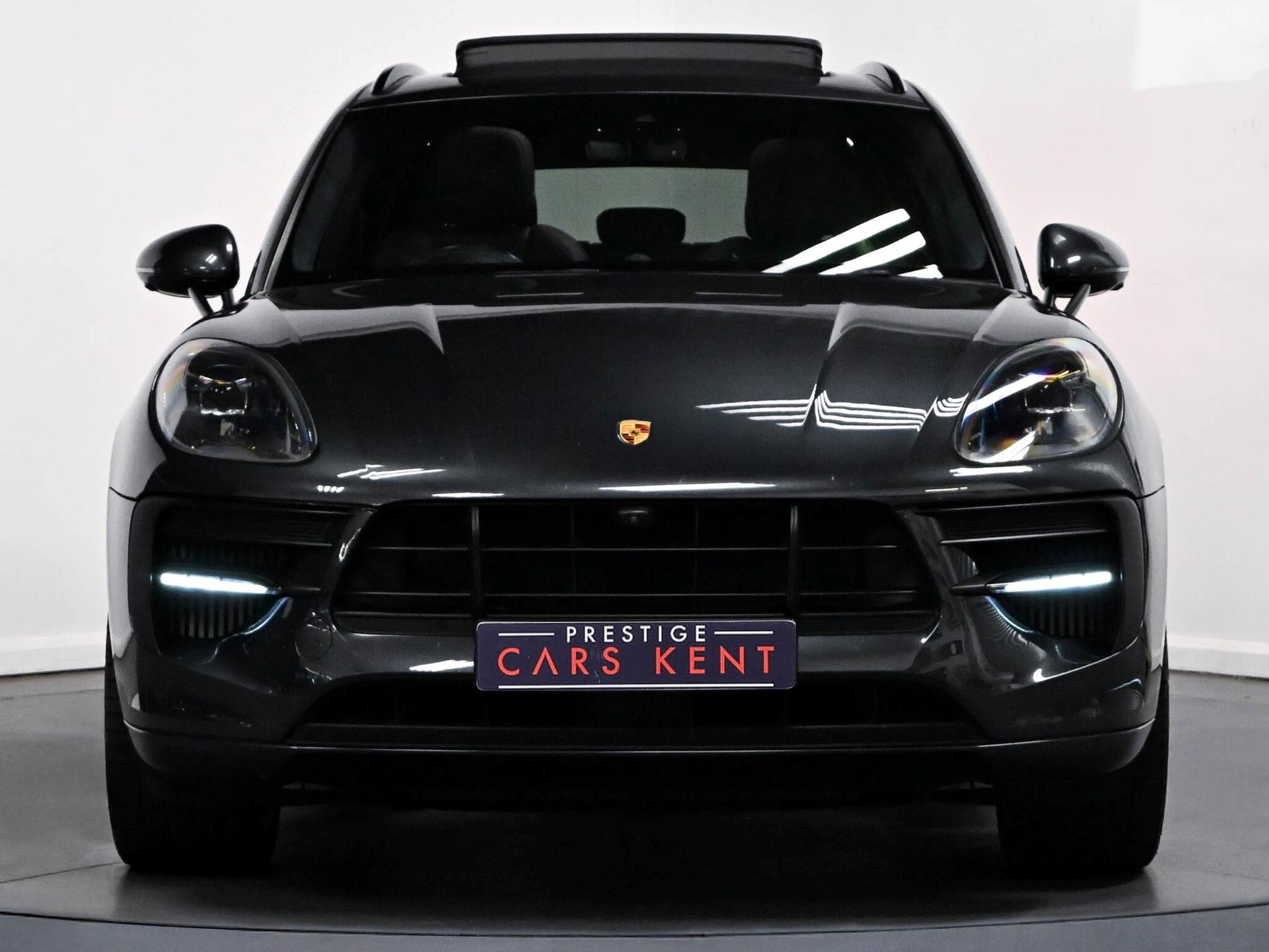 Porsche Macan view 21
