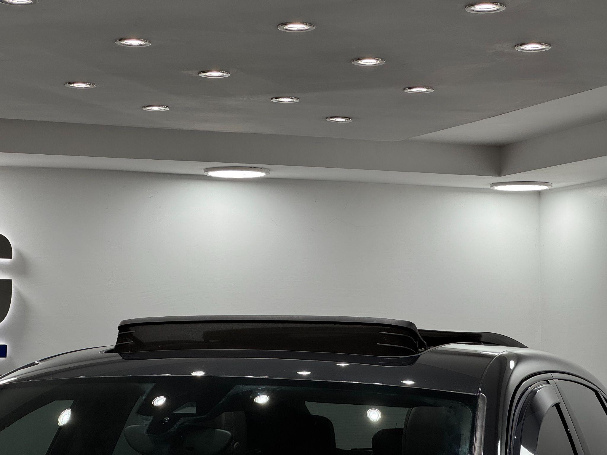 Porsche Macan view 12