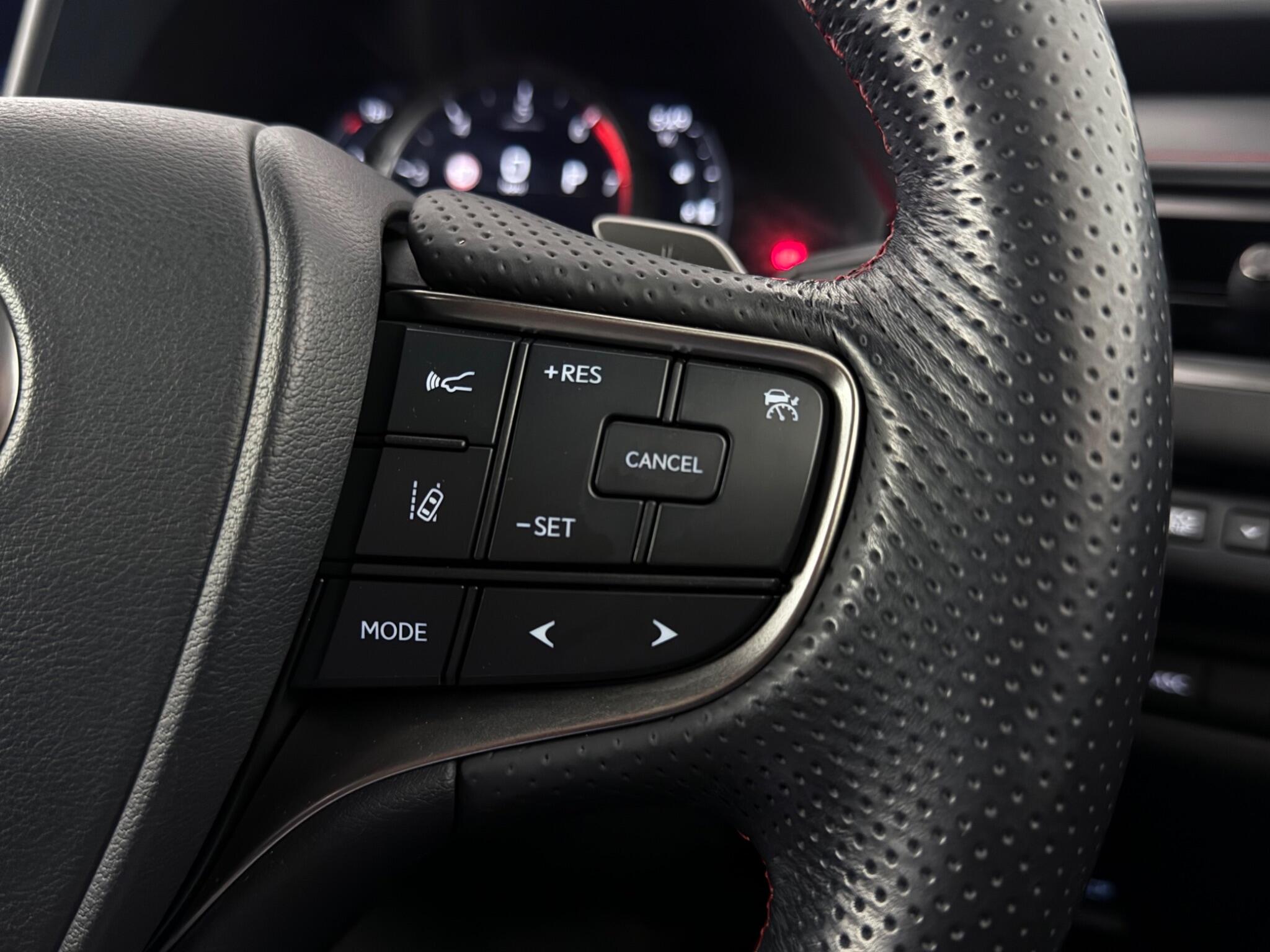 Lexus Ux view 17