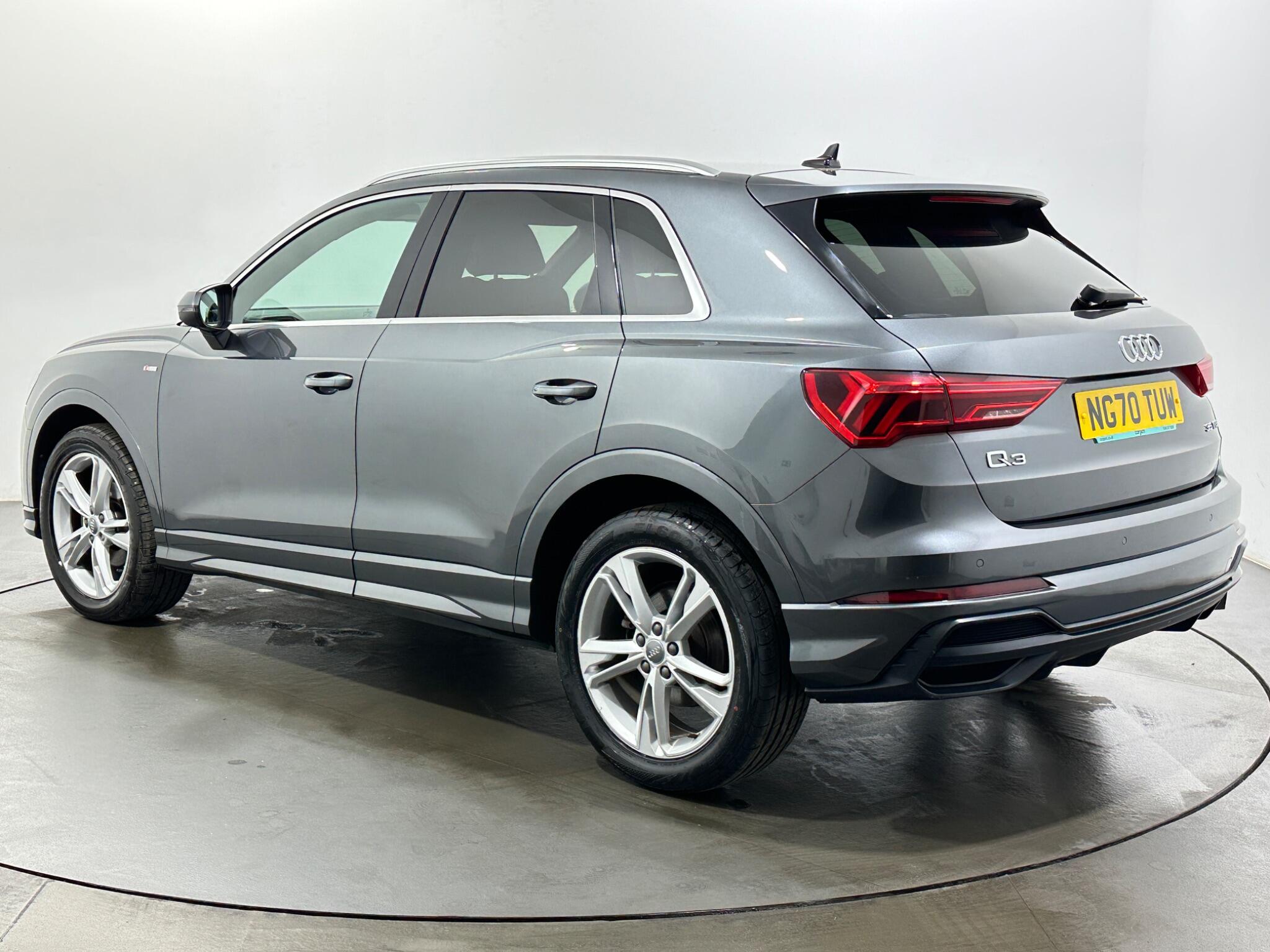 Audi Q3 view 6