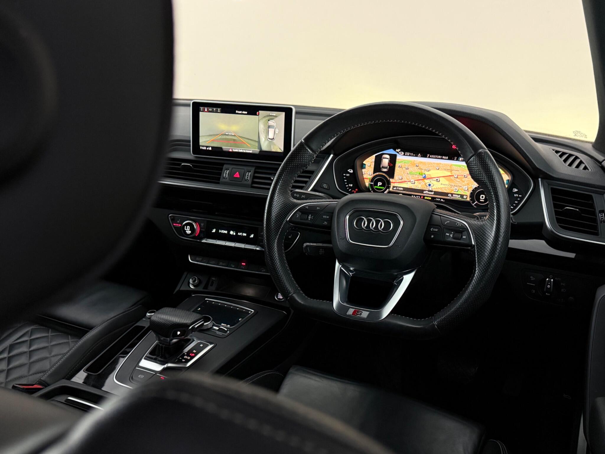 Audi Q5 view 12