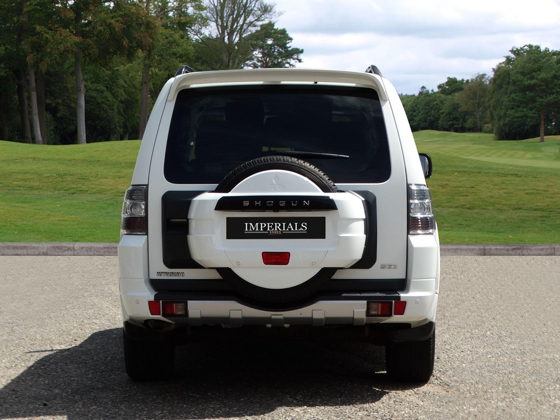 Mitsubishi Shogun view 10