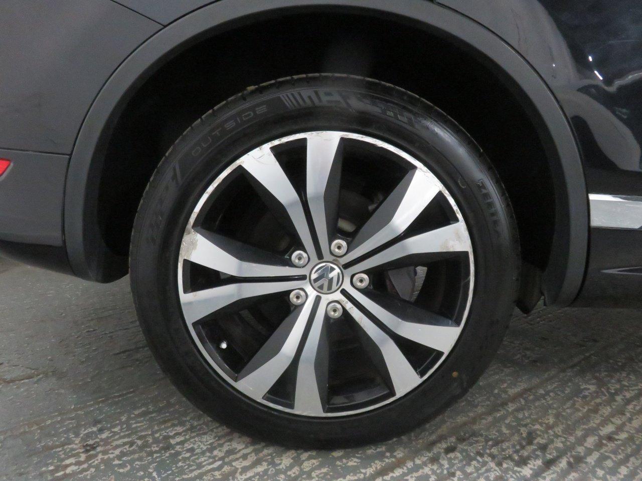 Volkswagen Touareg view 62