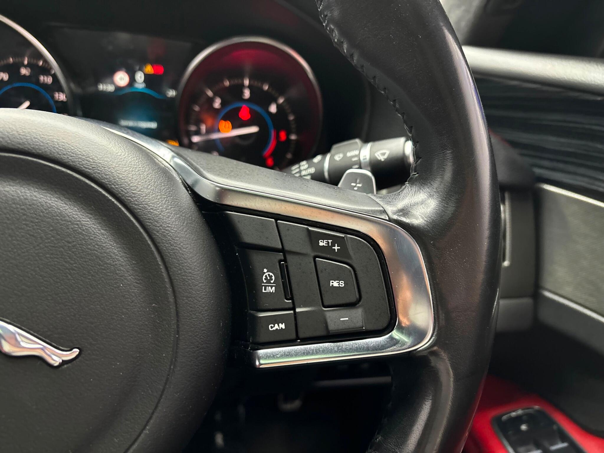 Jaguar XF view 11