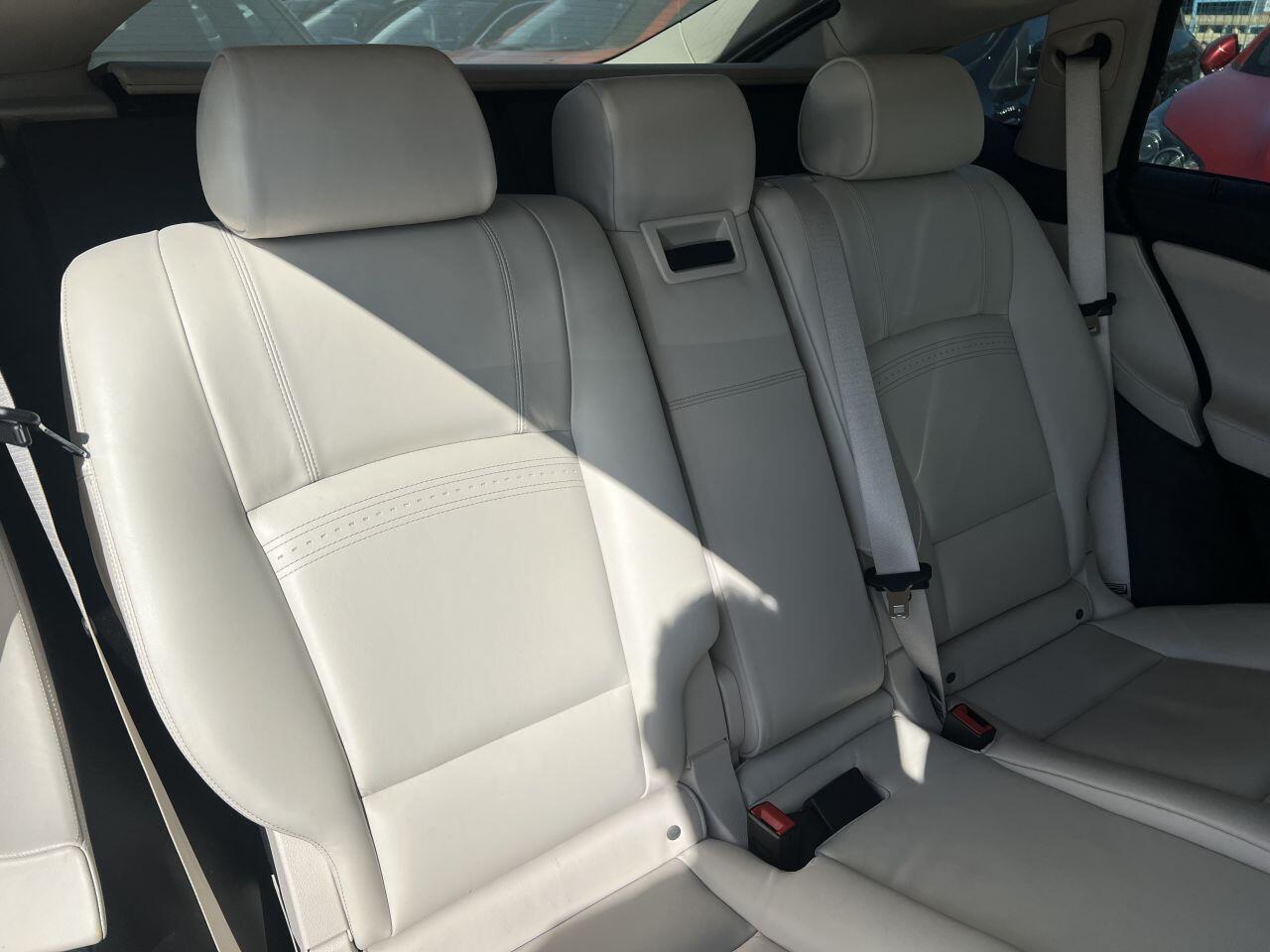 BMW 5 Series view 25