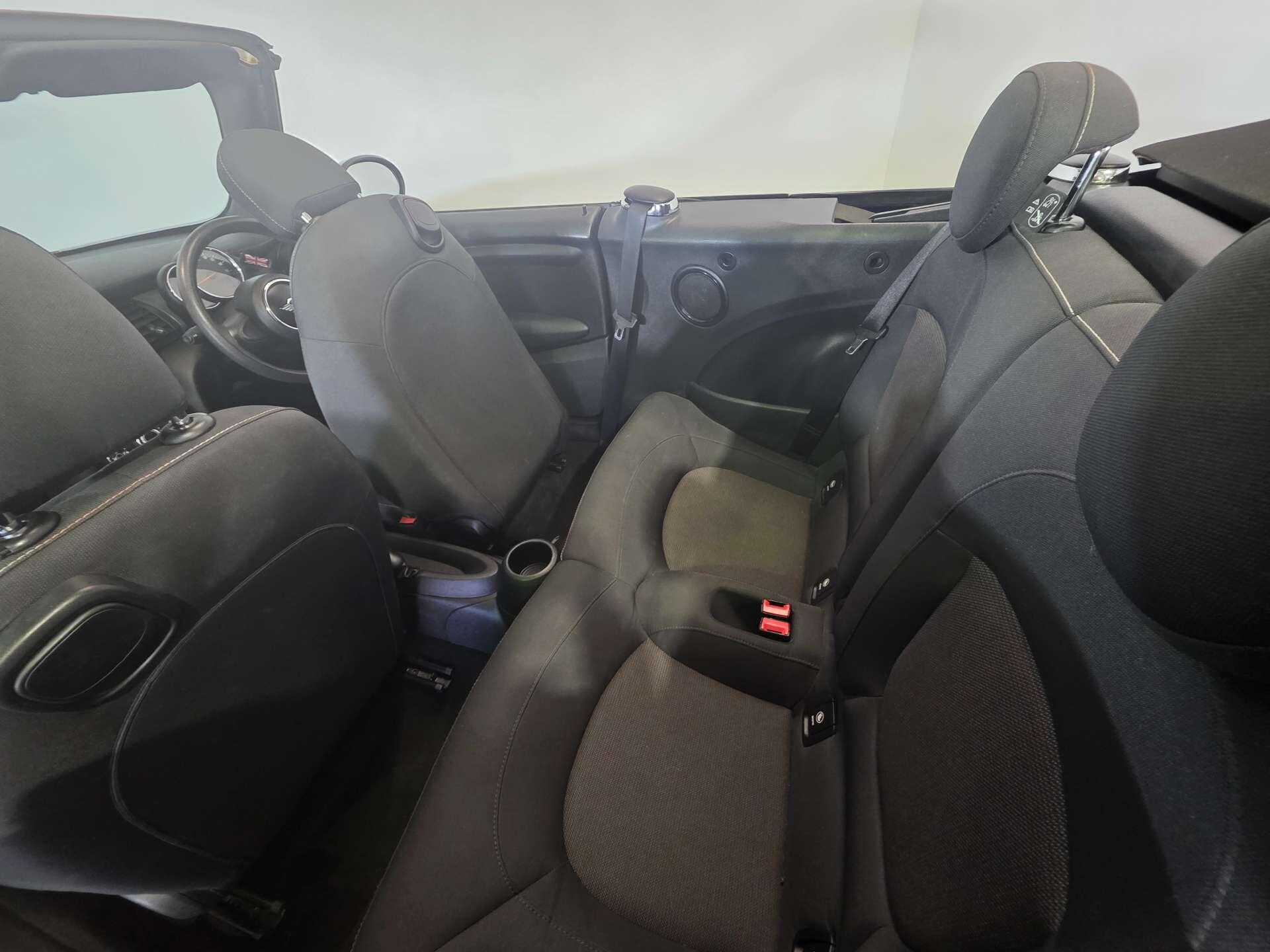 Mini Convertible view 51
