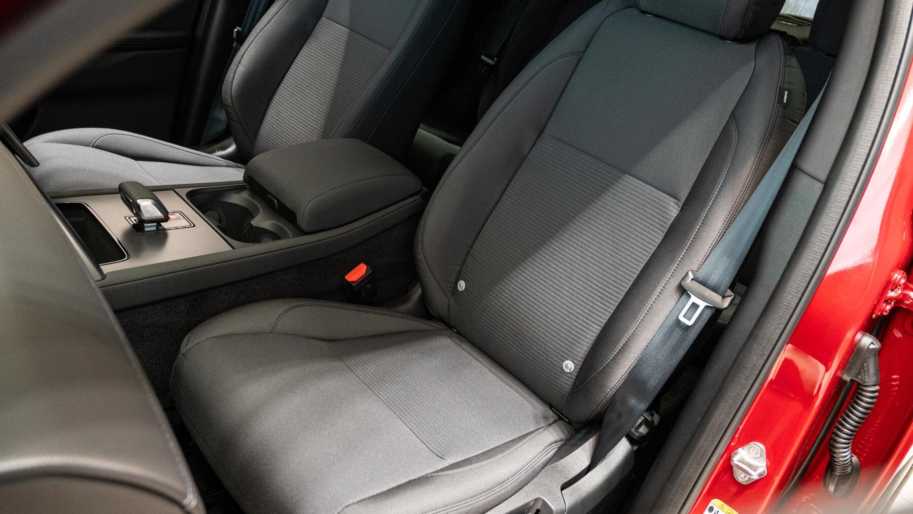 Land Rover Discovery Sport view 44