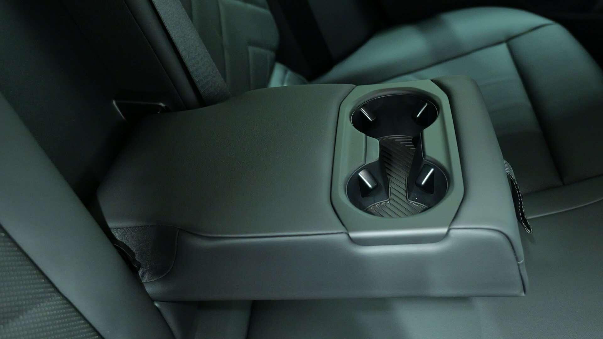 BMW 5 Series view 28