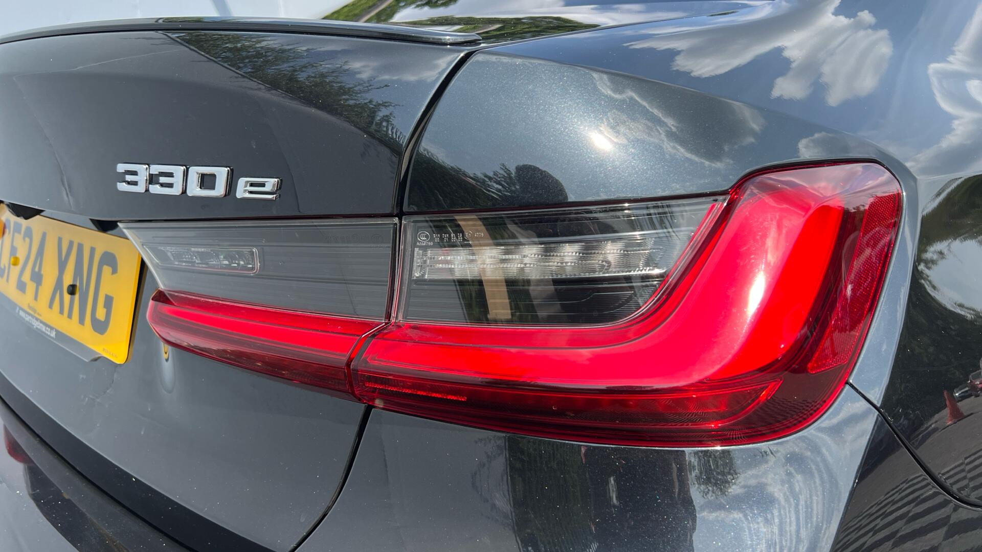 BMW 3 Series view 22