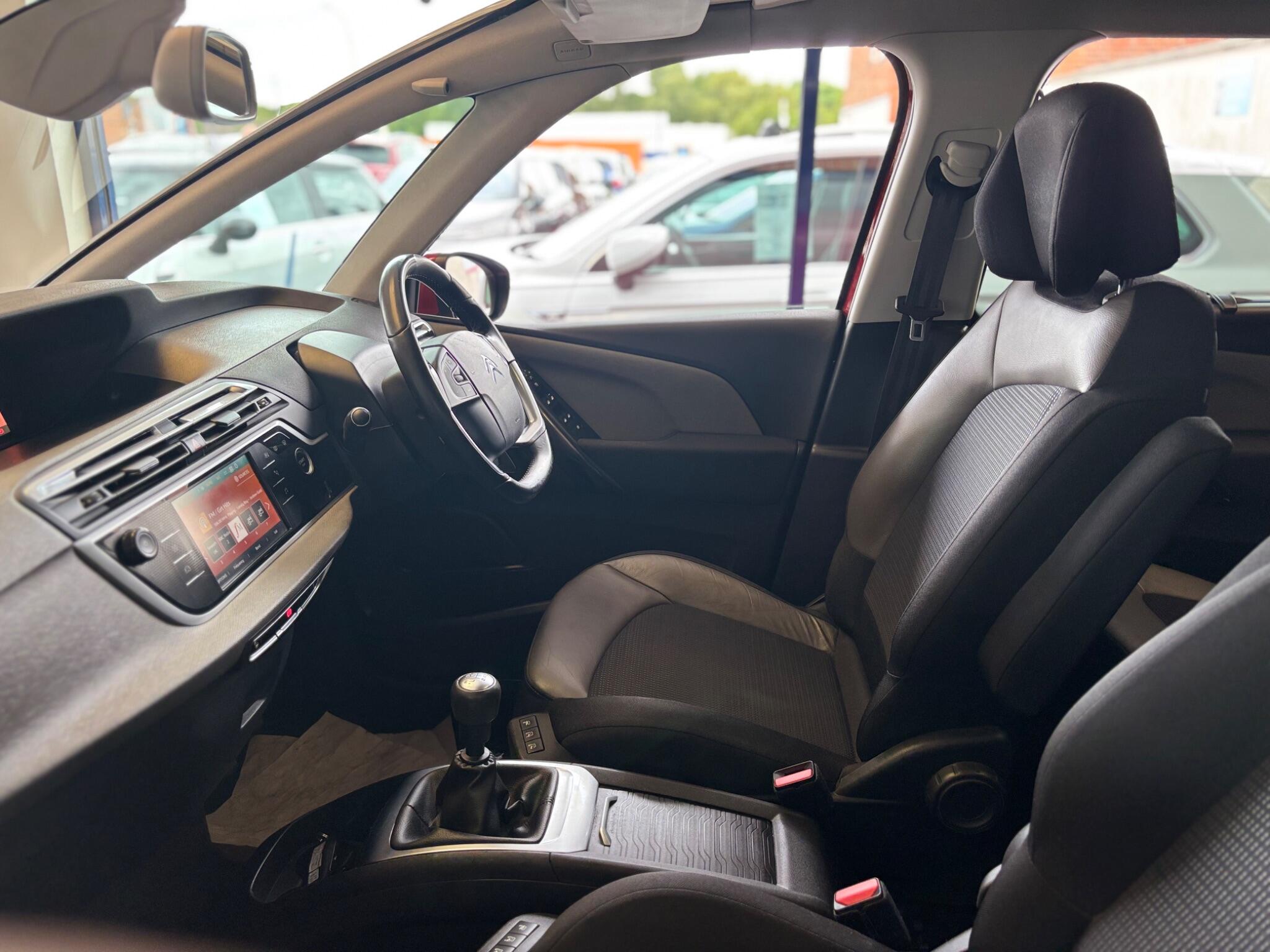 Citroen Grand C4 Picasso view 35