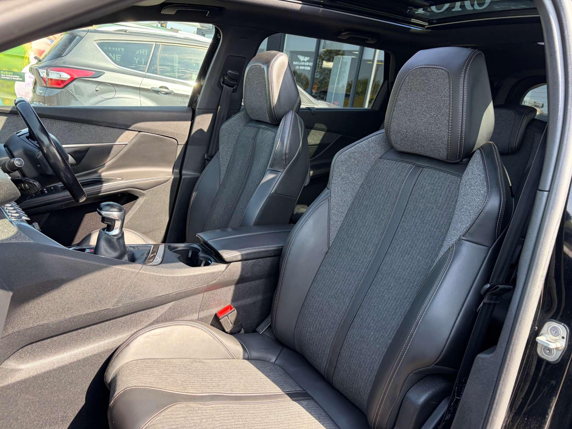 Peugeot 5008 view 17
