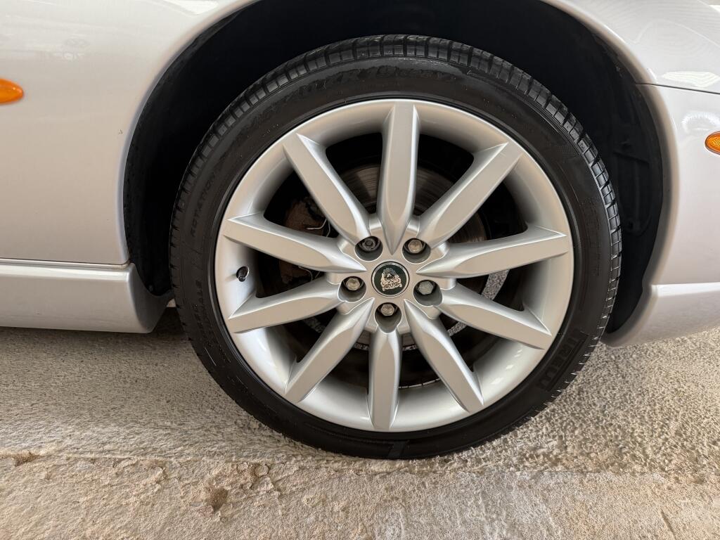 Jaguar XK8 view 28