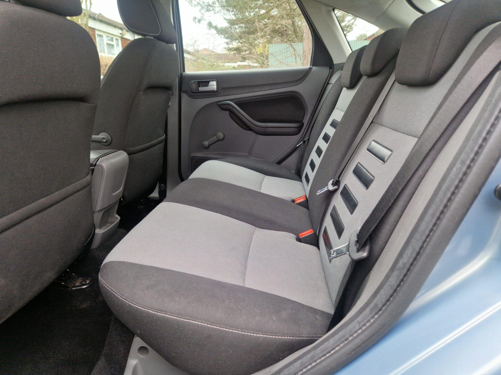 Ford Focus view 16