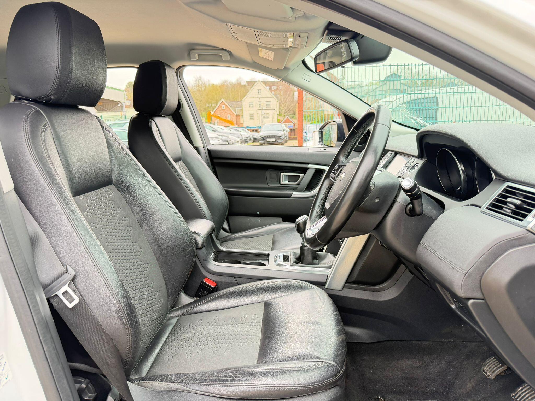 Land Rover Discovery Sport view 11