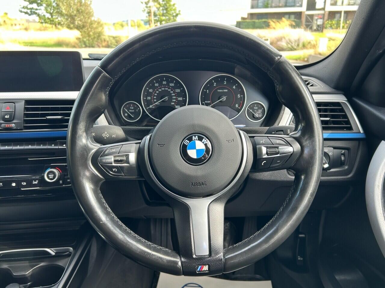 BMW 3 Series view 25