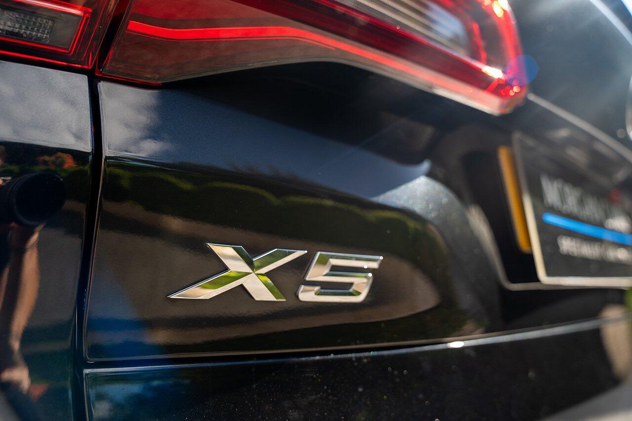 BMW X5 view 8