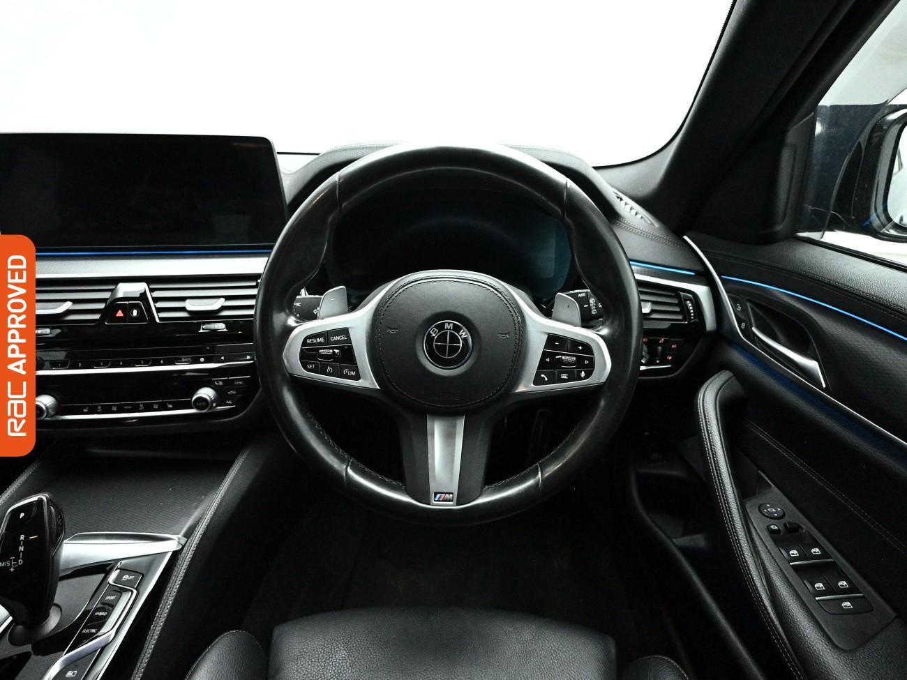 BMW 5 Series view 10