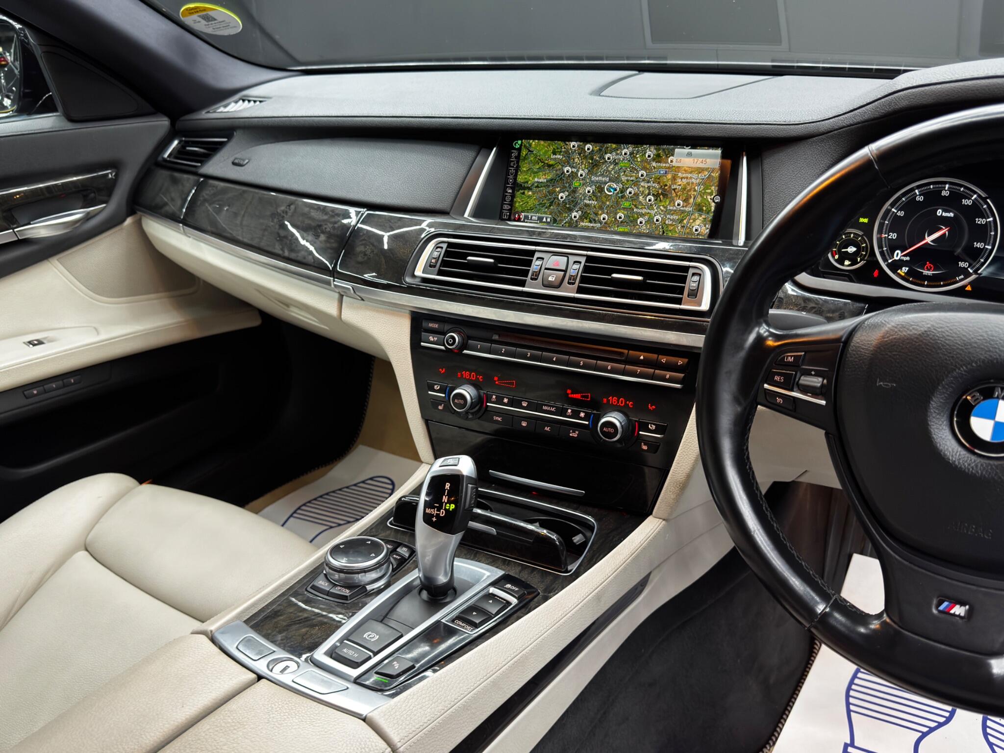 BMW 7 Series view 22