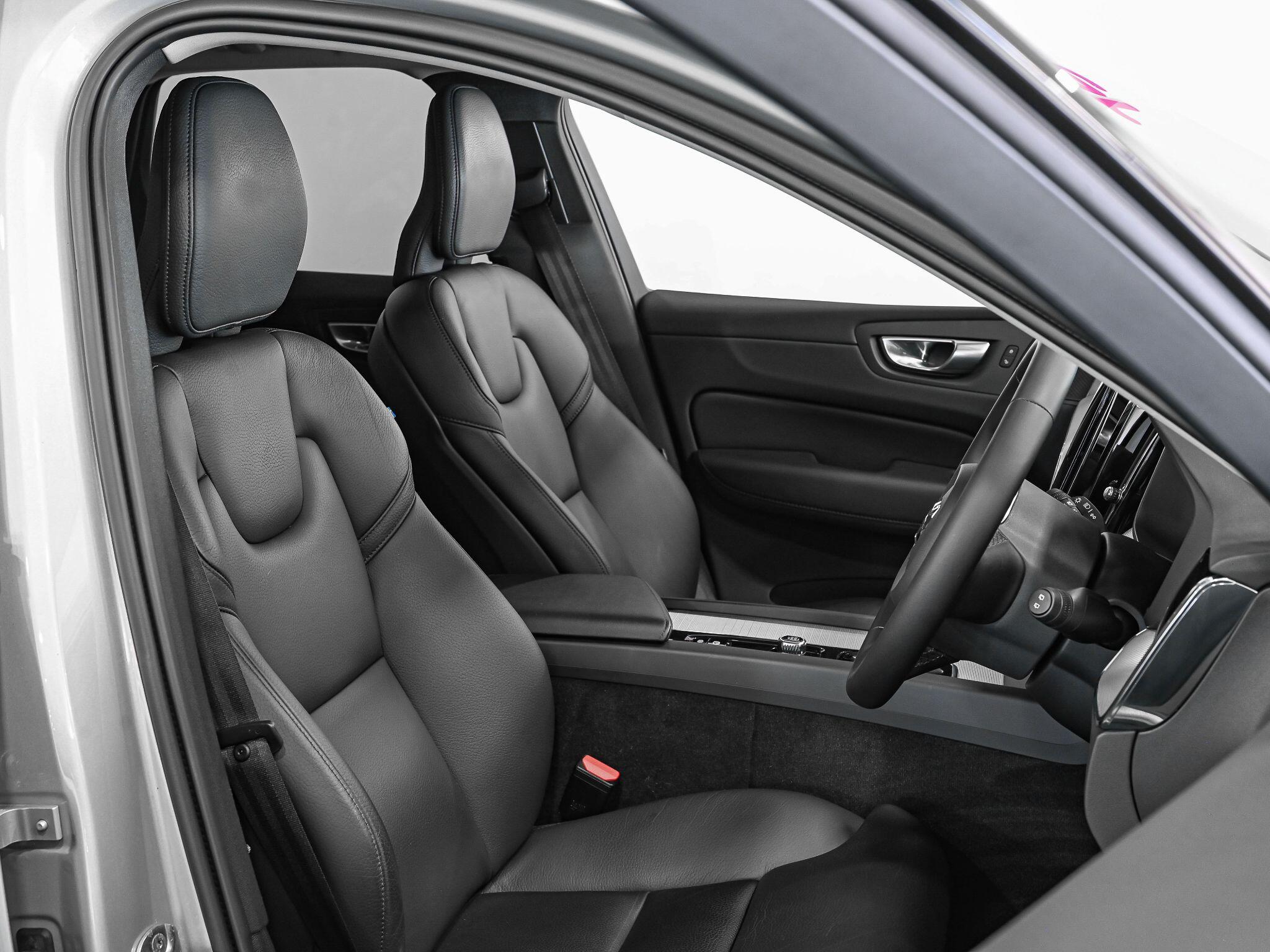 Volvo XC60 view 3